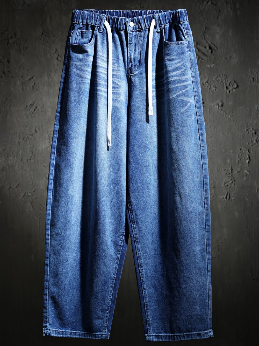 Wide-leg jeans with back button