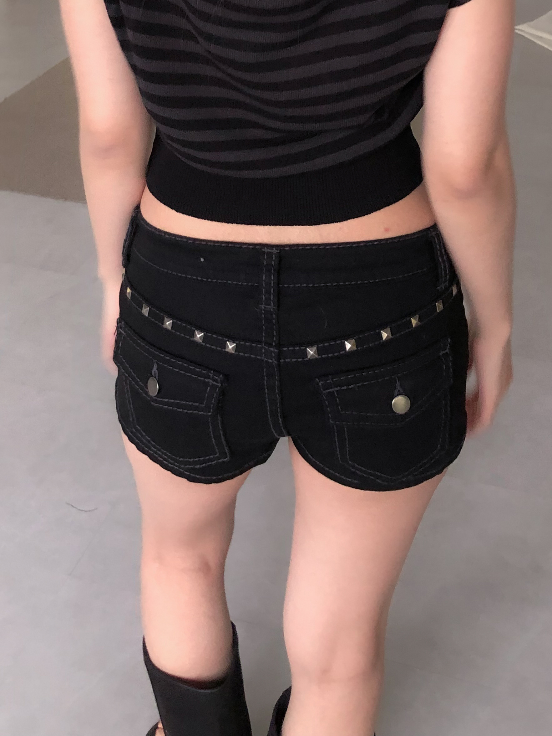 studded span shorts #短褲