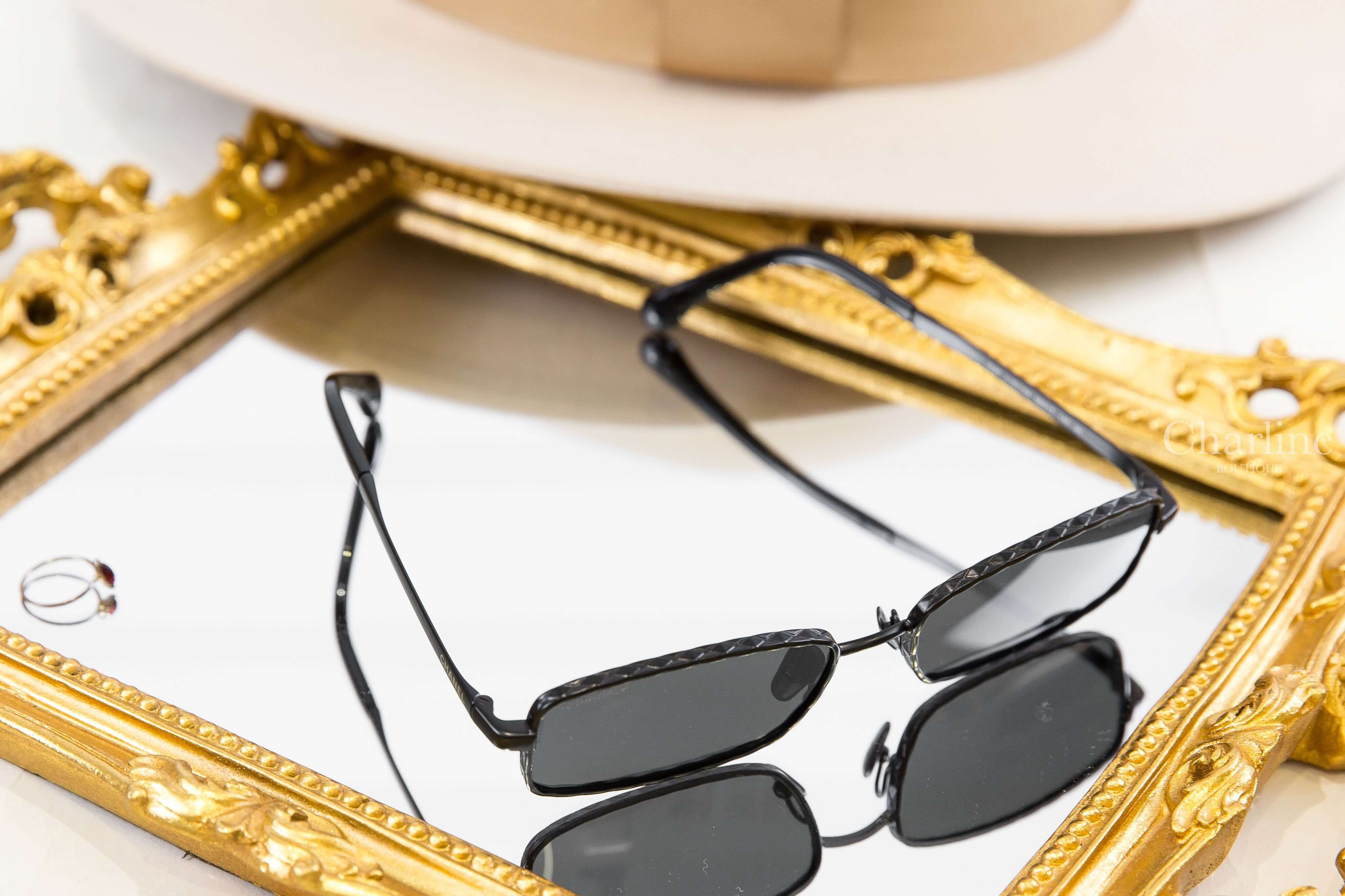 Chanel Rectangle Sunglasses 黑色長方形菱格紋方框黑色鏡片側邊金色字母太陽眼鏡-Charline Boutique 精品代購
