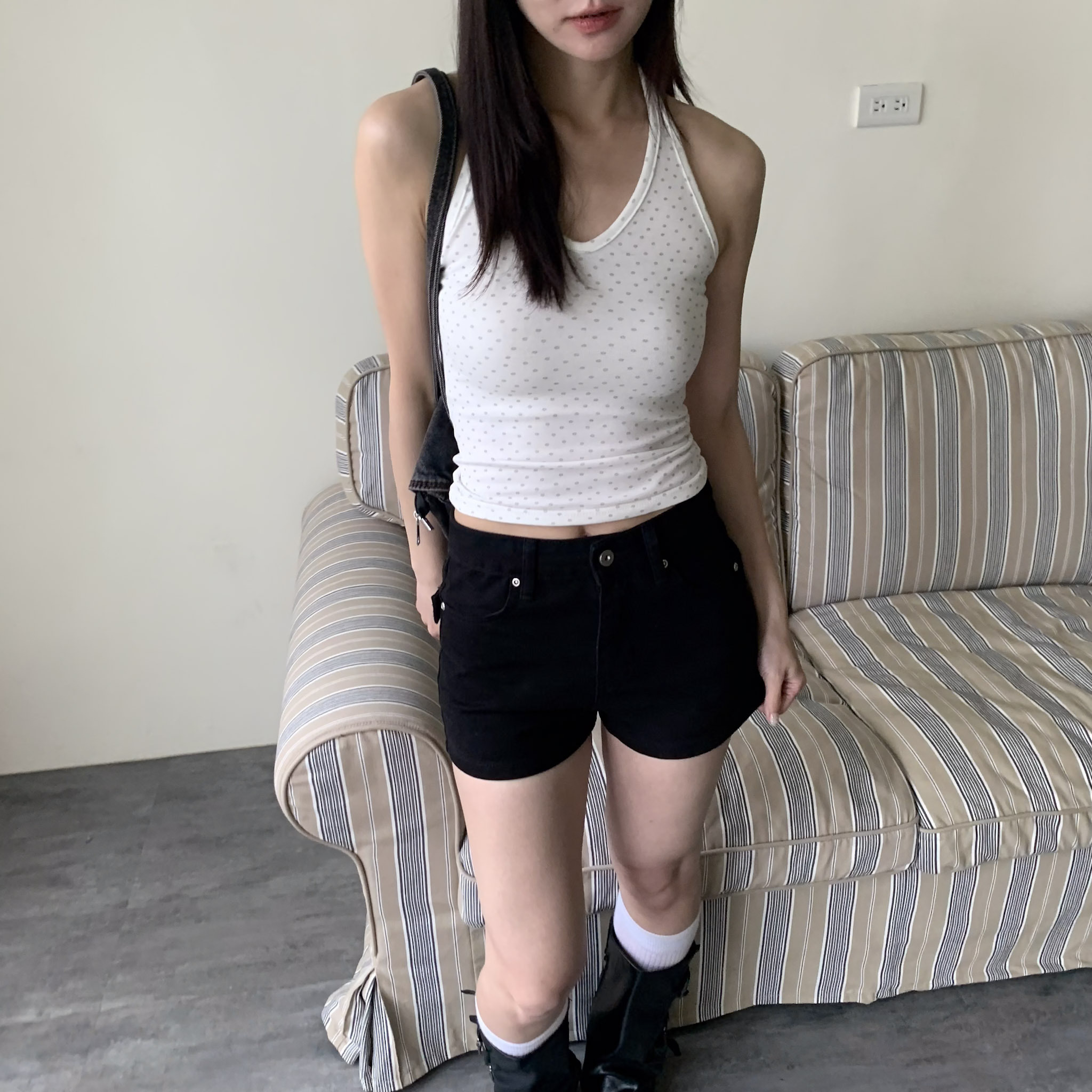 ISA_單穿疊穿都很韓! 滿版小碎花繞脖背心_63103