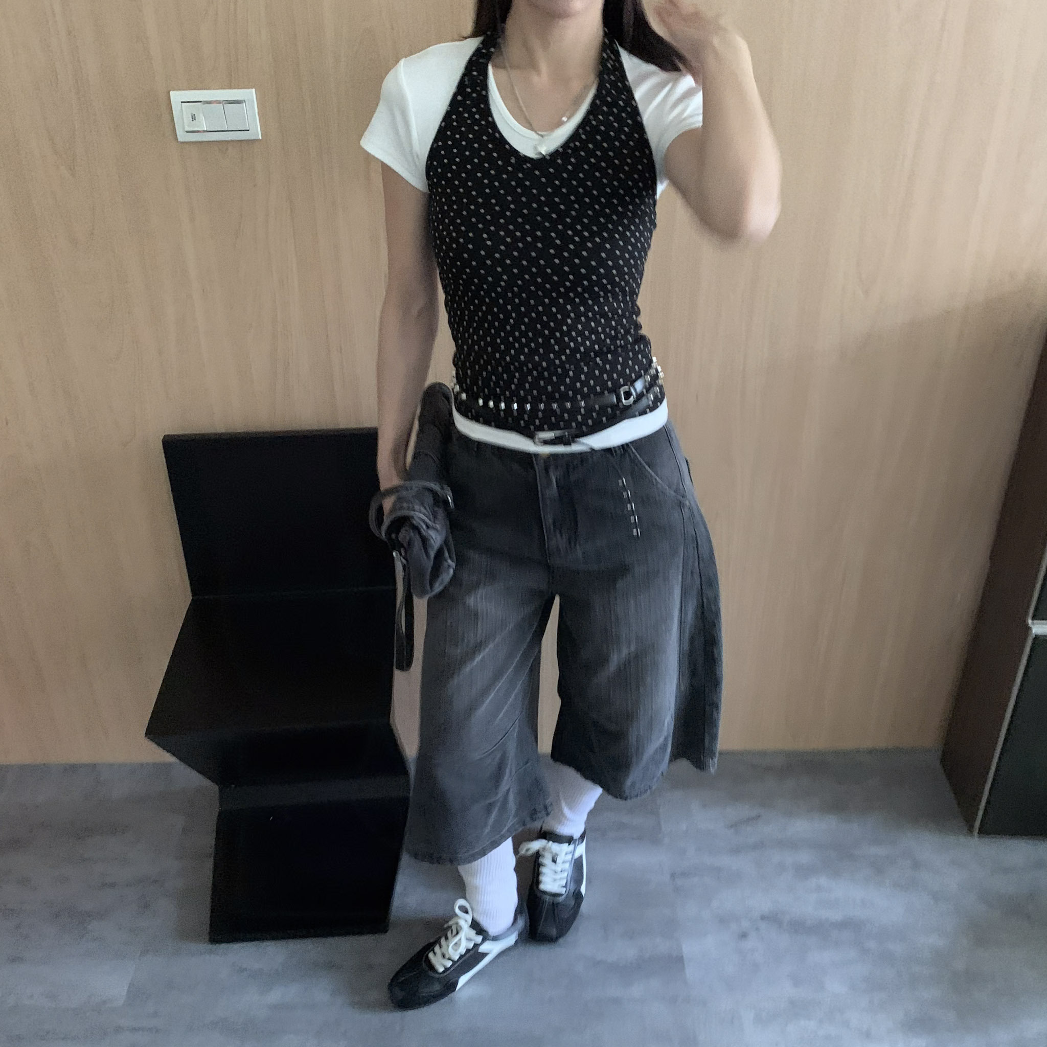 ISA_單穿疊穿都很韓! 滿版小碎花繞脖背心_63103