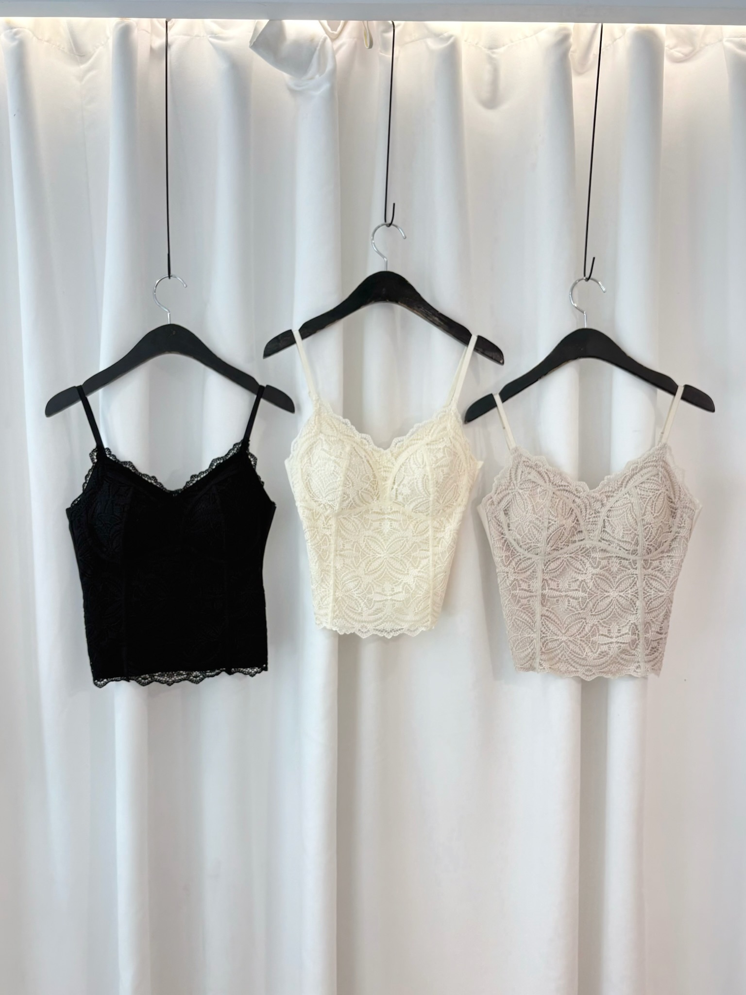 冰絲感蕾絲細肩帶Bra Top