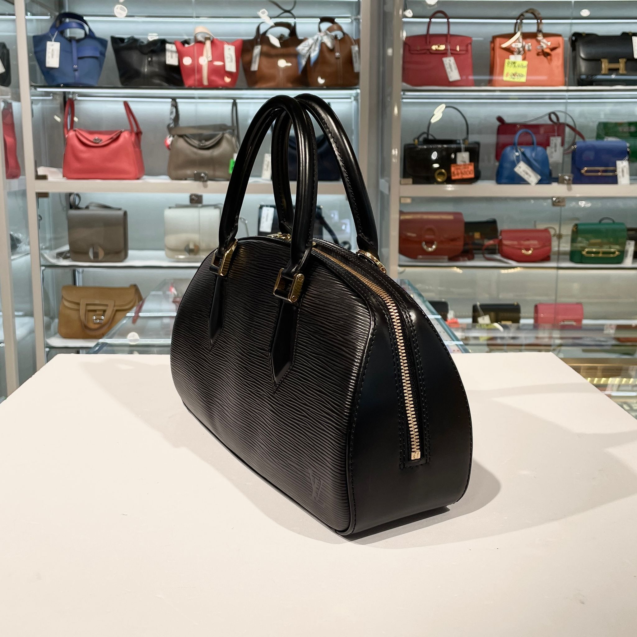 99%NEW二手Louis Vuitton Black Epi Leather Jasmin Bag 黑色牛皮金扣, LV保齡球袋 , #香榭站正品