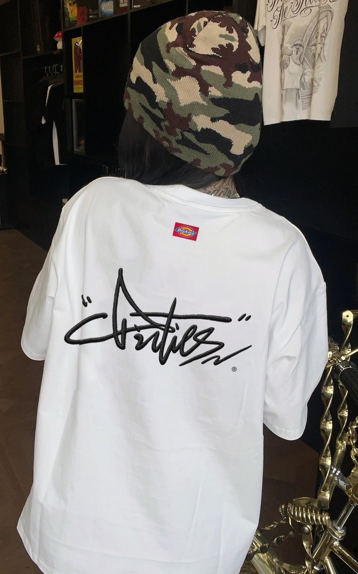 【5/8 - 5/10 週末優惠】Dickies 草寫Logo字 美式刺繡 短袖 T-shirt 多色可選
