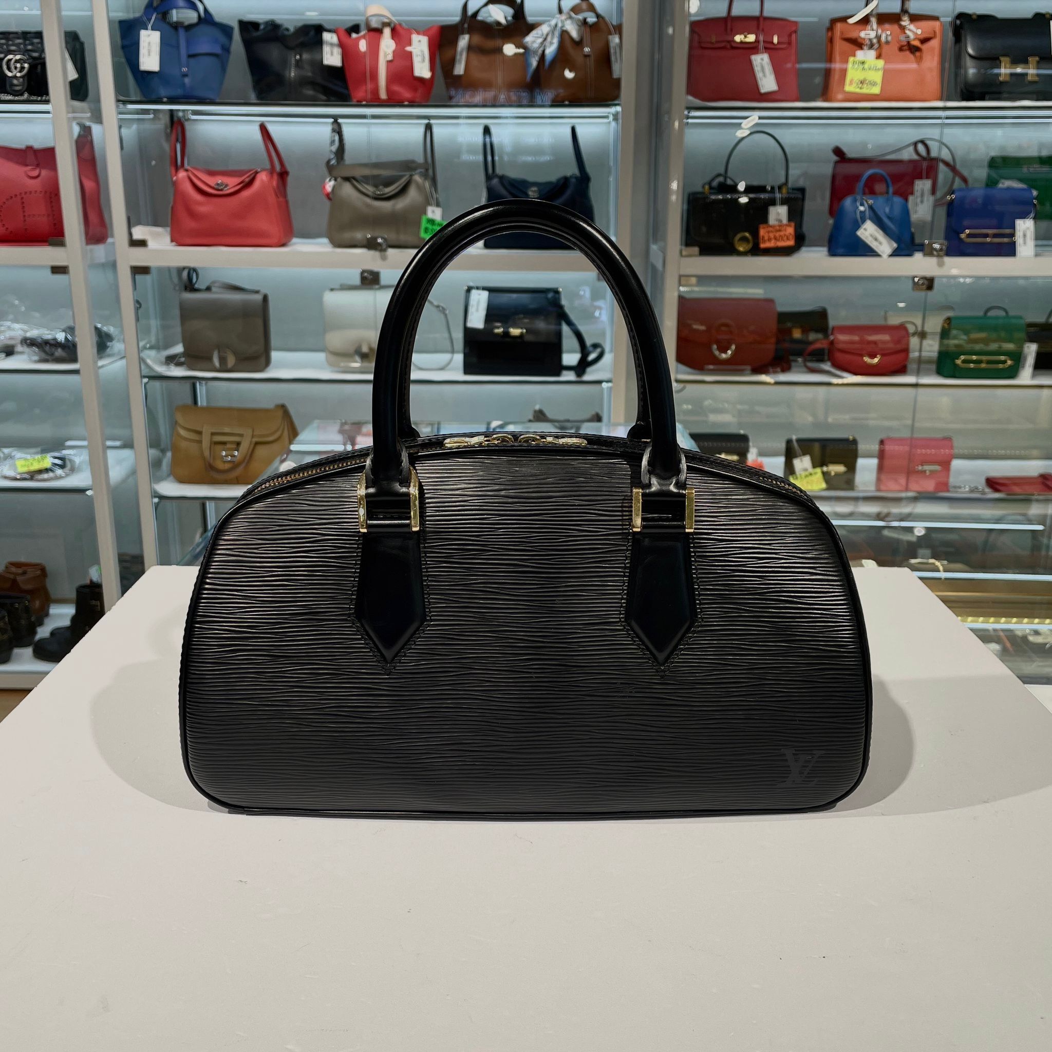 99%NEW二手Louis Vuitton Black Epi Leather Jasmin Bag 黑色牛皮金扣, LV保齡球袋 , #香榭站正品