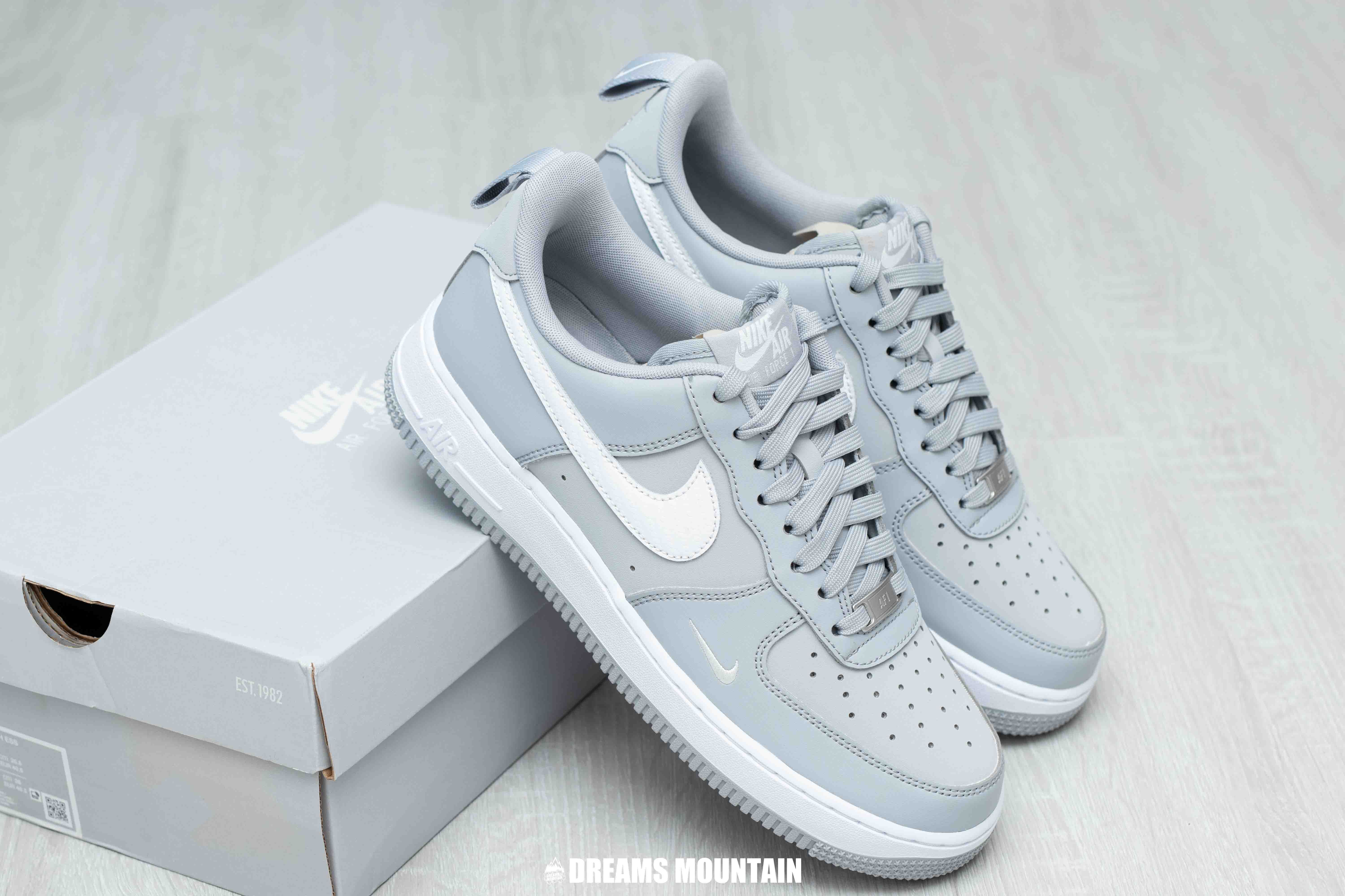 【預訂】NIKE AIR FORCE 1 07 LV8 灰白刺繡剔-MEN