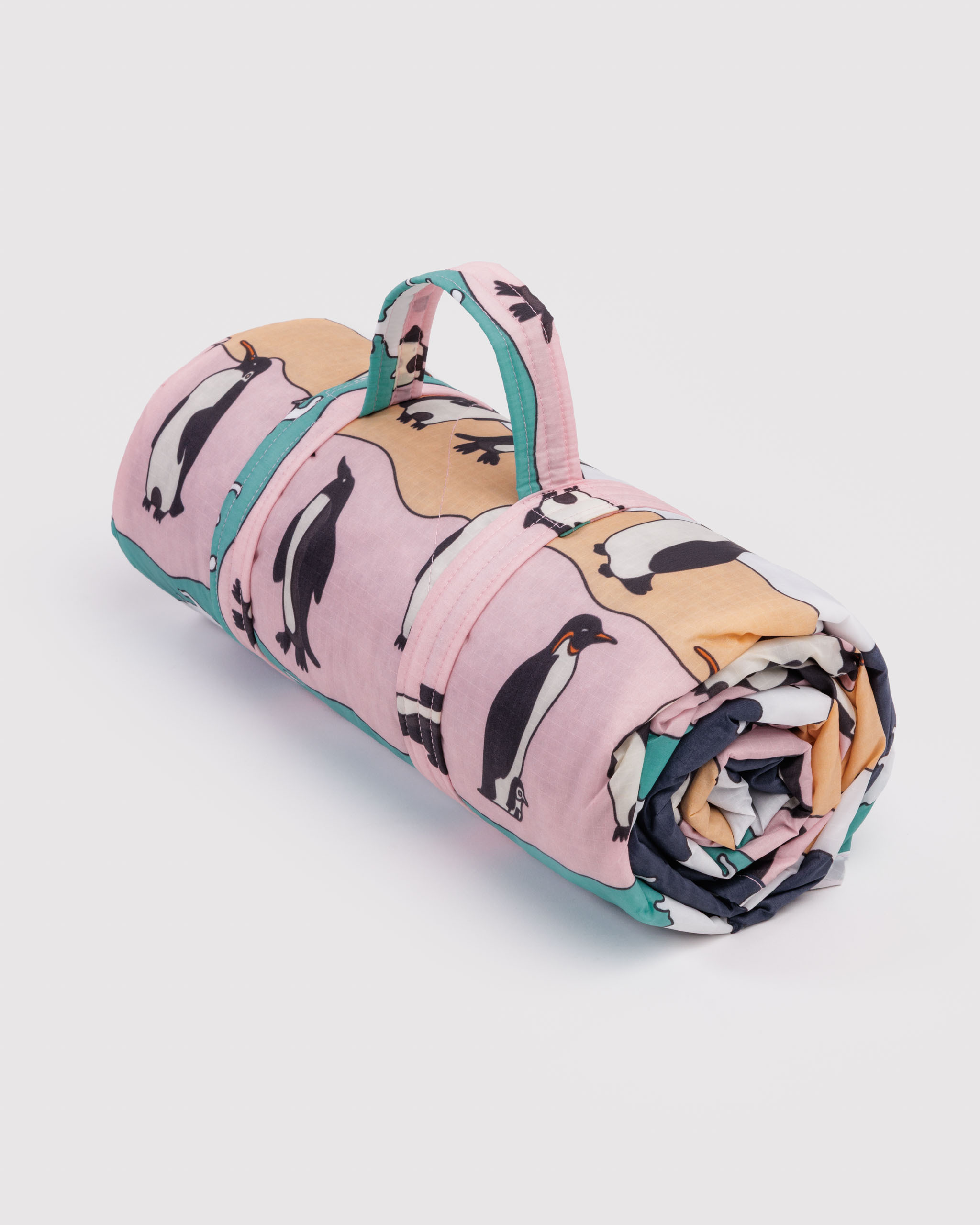 Puffy Picnic Blanket - Penguin｜BAGGU