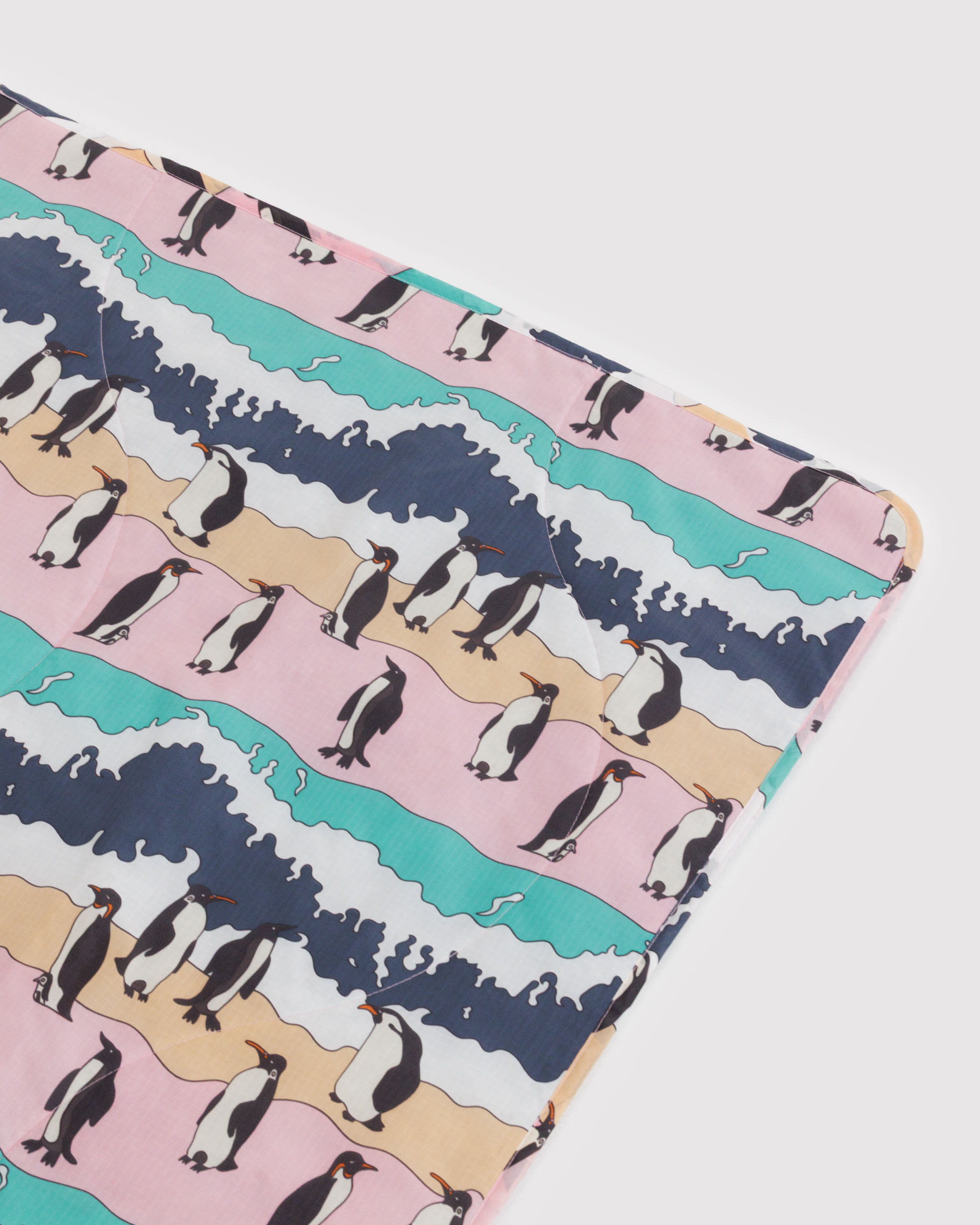 Puffy Picnic Blanket - Penguin｜BAGGU
