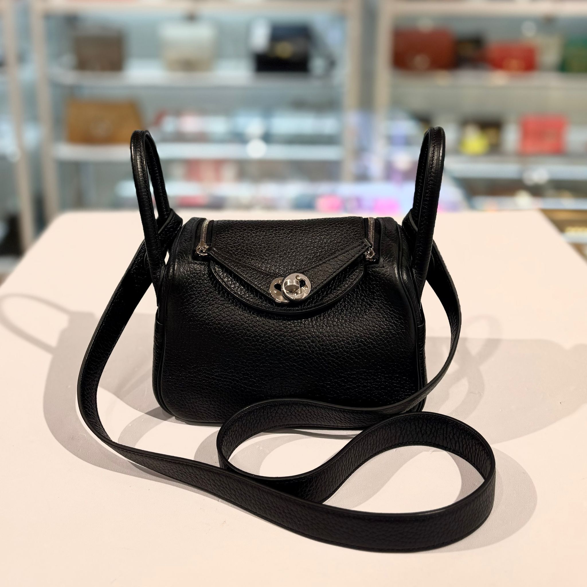 99.9%NEW二手HERMES Mini Lindy 一代 Z STAMP NIOR PHW 黑色TC皮銀扣 #香榭站正品