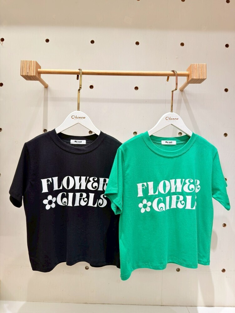 英字花朵上衣