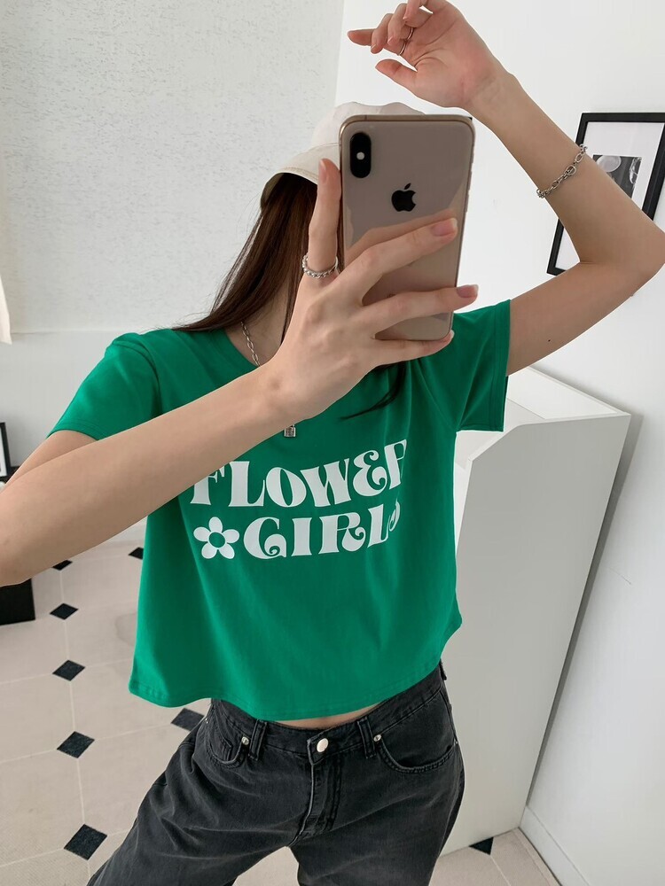 英字花朵上衣