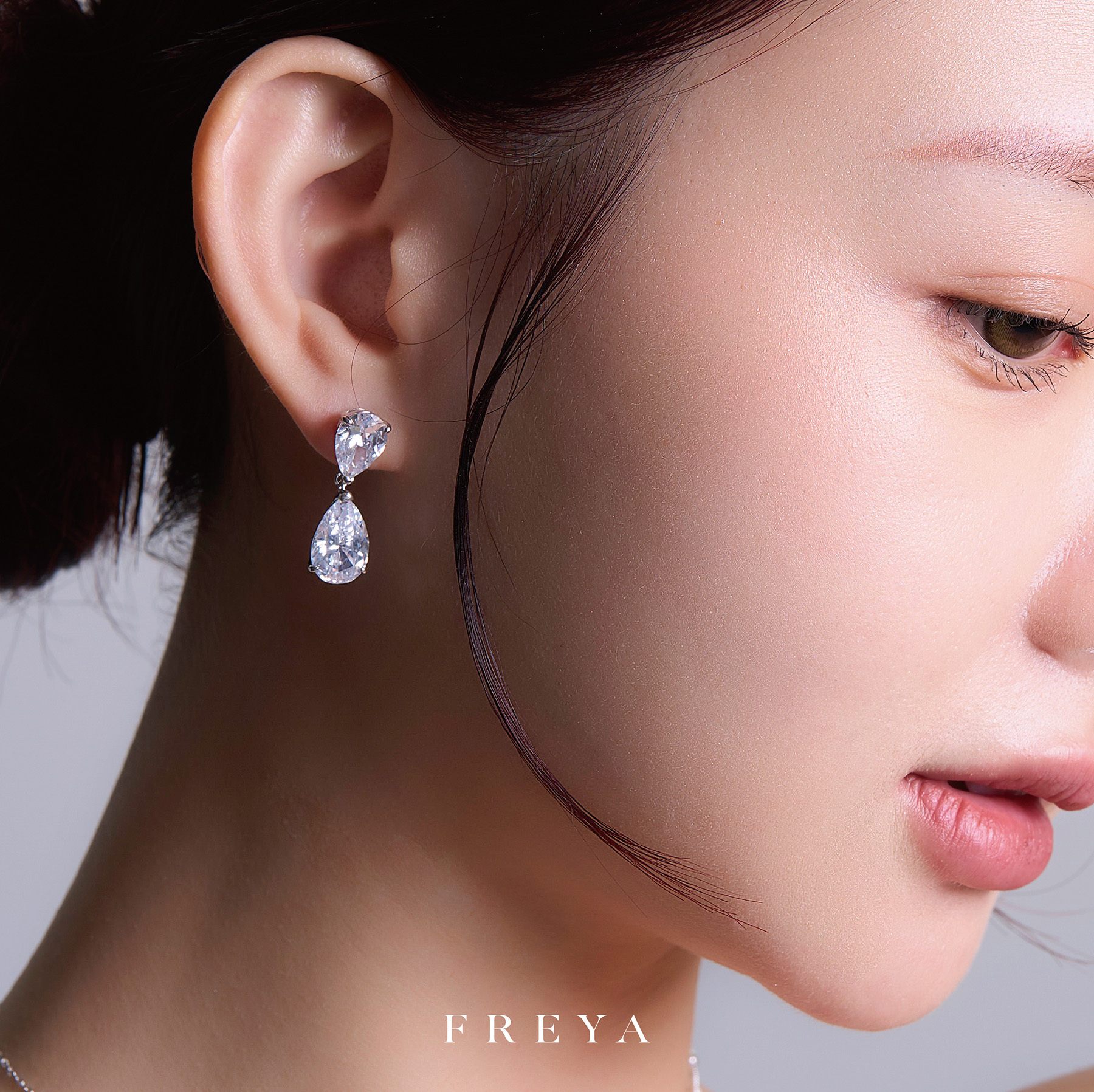 FREYA 鑽石切雙水滴耳環