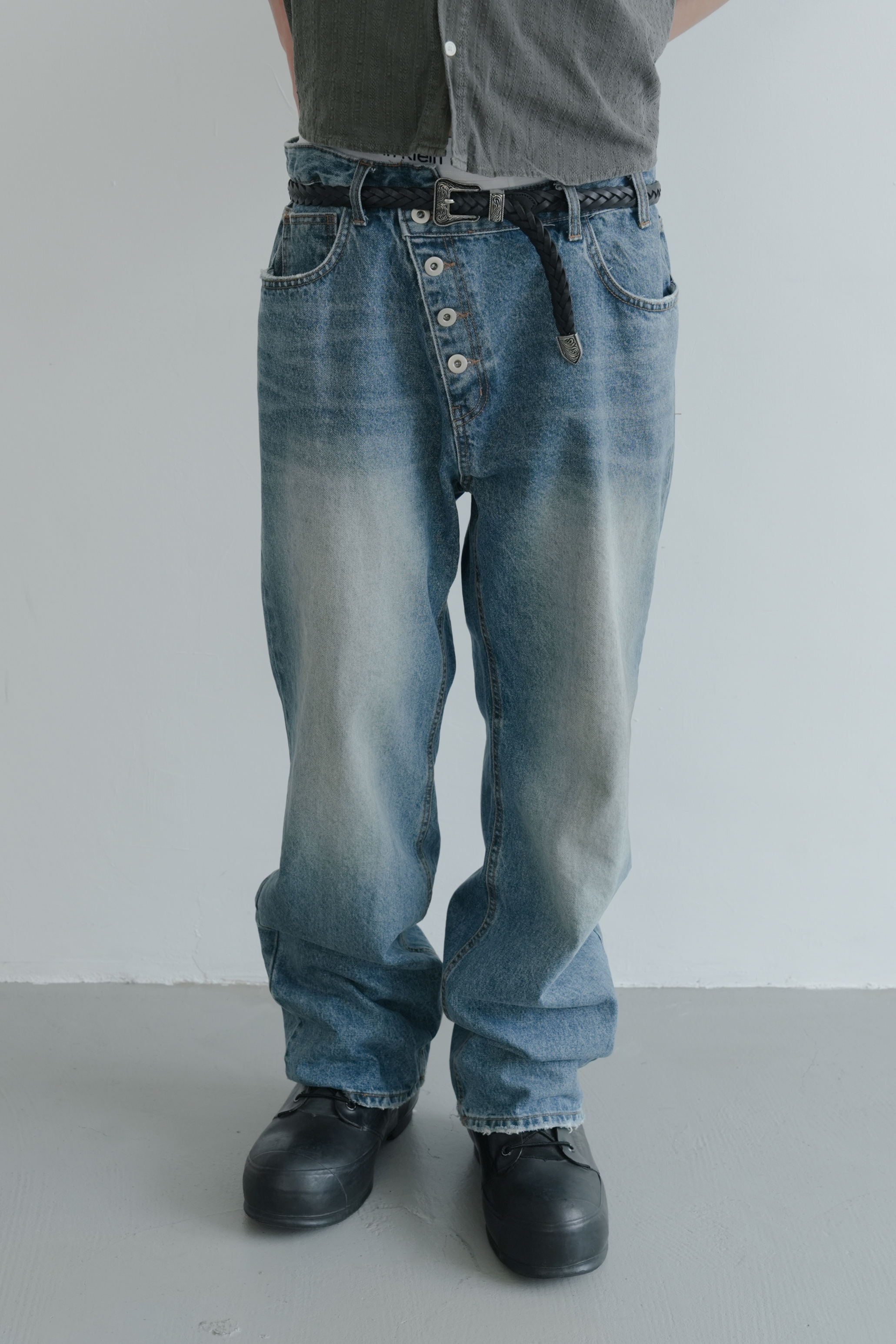 diagonal 4-button straight jeans #牛仔褲