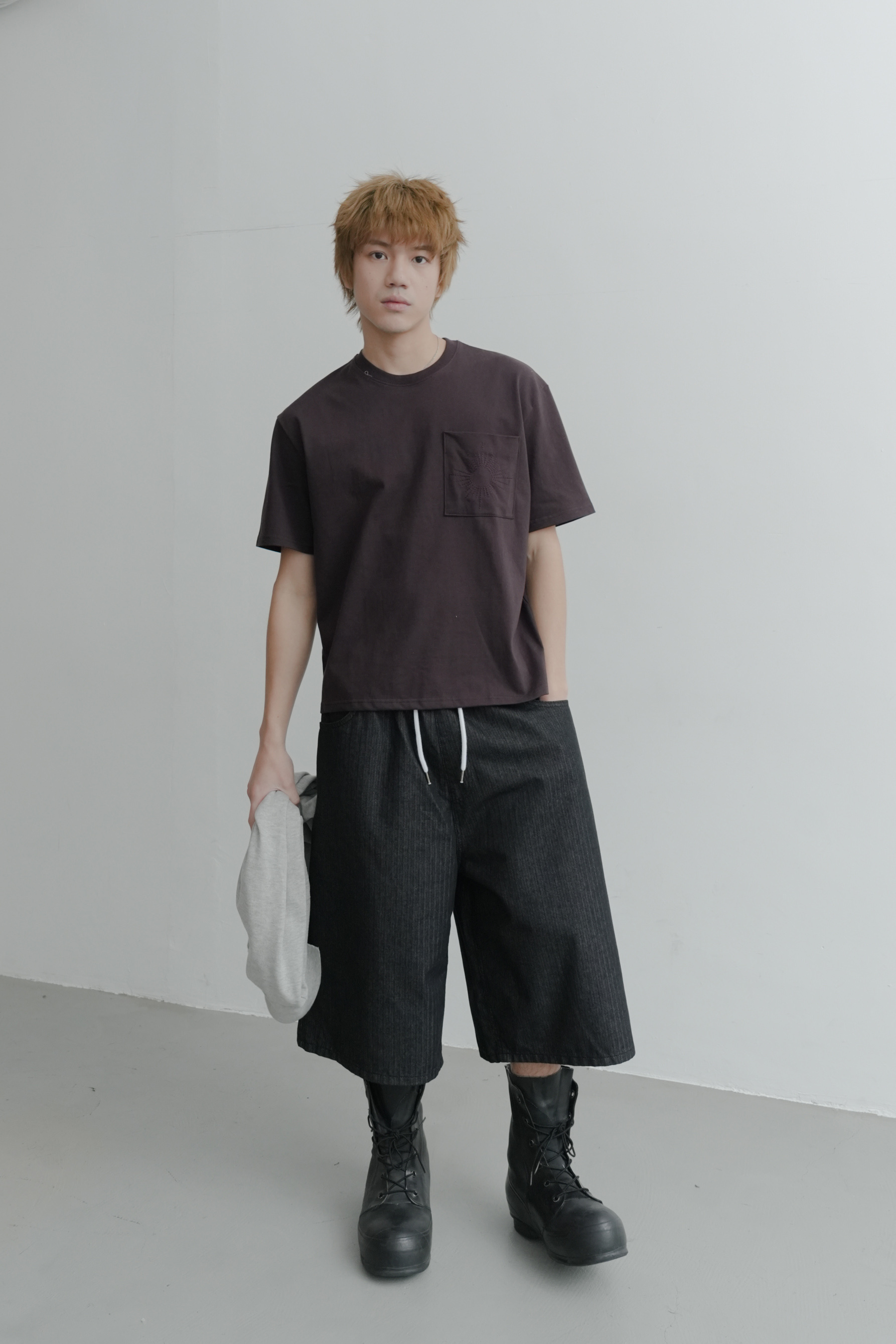 sun embroidery pocket tee #上衣
