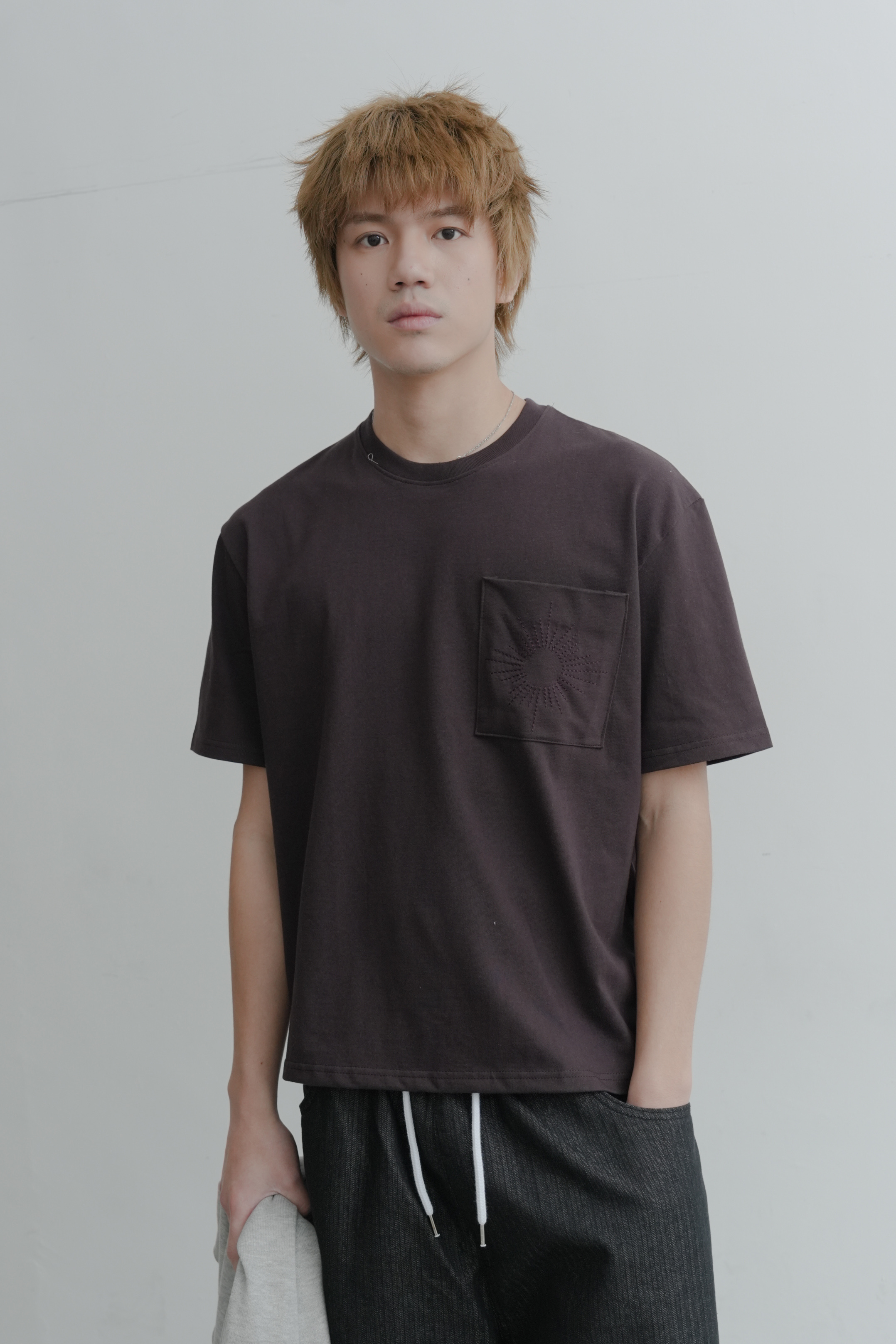 sun embroidery pocket tee #上衣