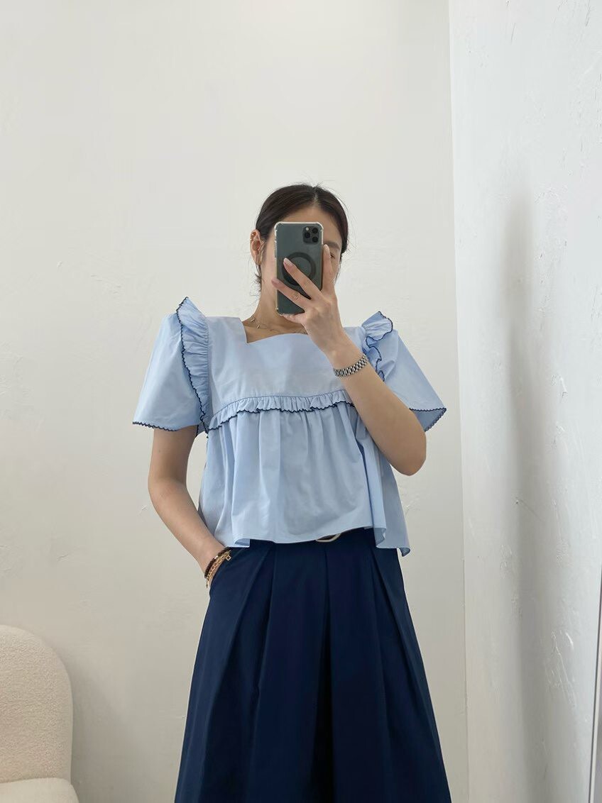 滾色邊荷葉傘襬上衣