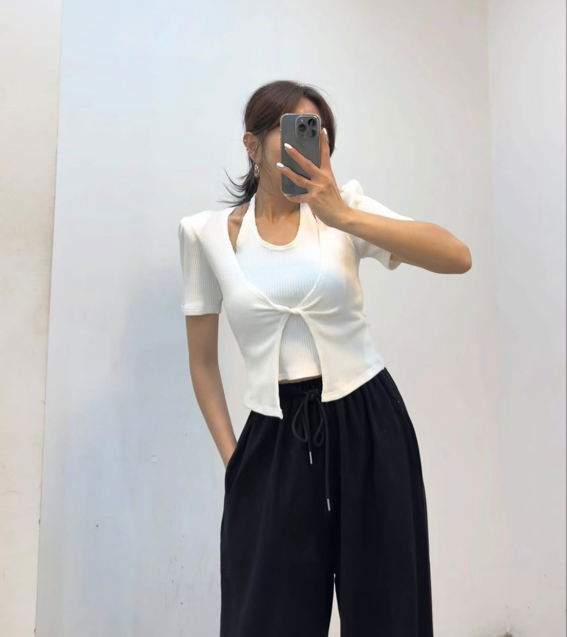 假兩件扭轉造型上衣