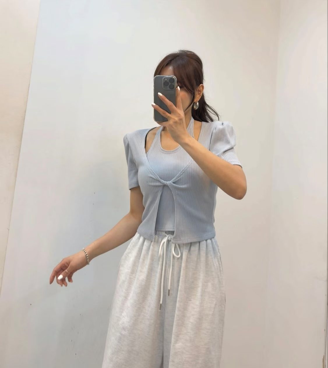 假兩件扭轉造型上衣