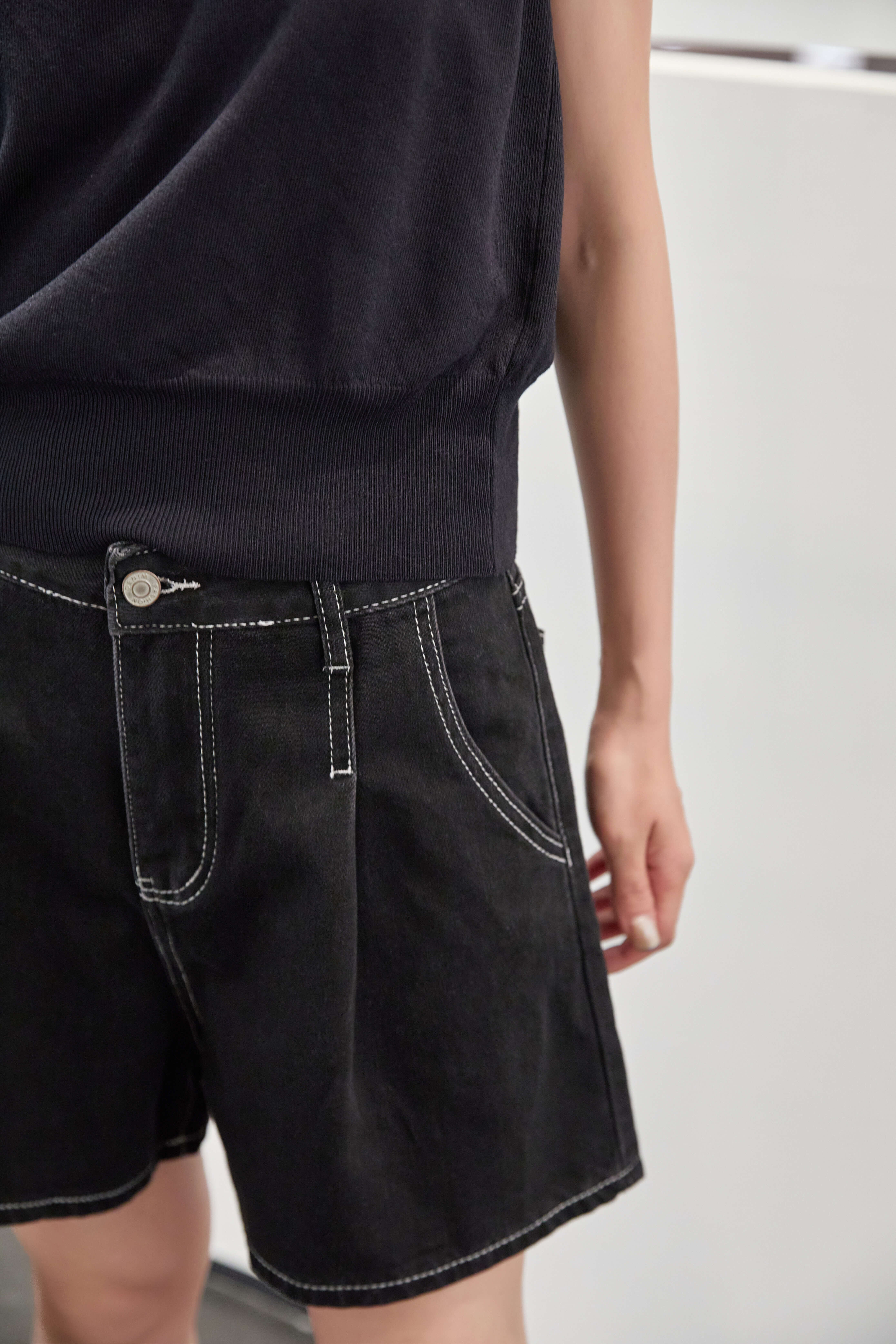Contrast Thread A-Line Denim Shorts_PT265L16