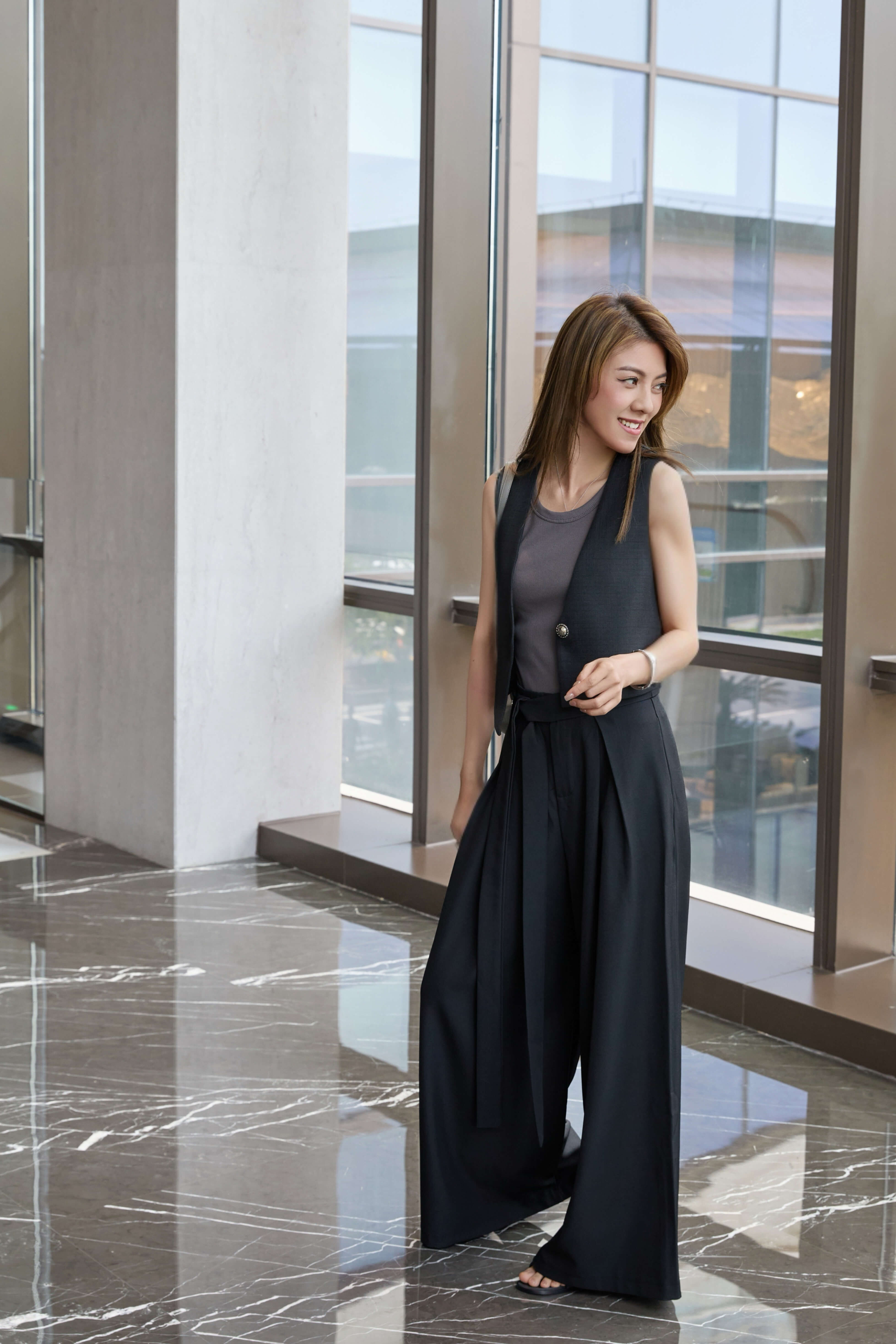 Side Belt Pleated Flare Pants_PT265L09