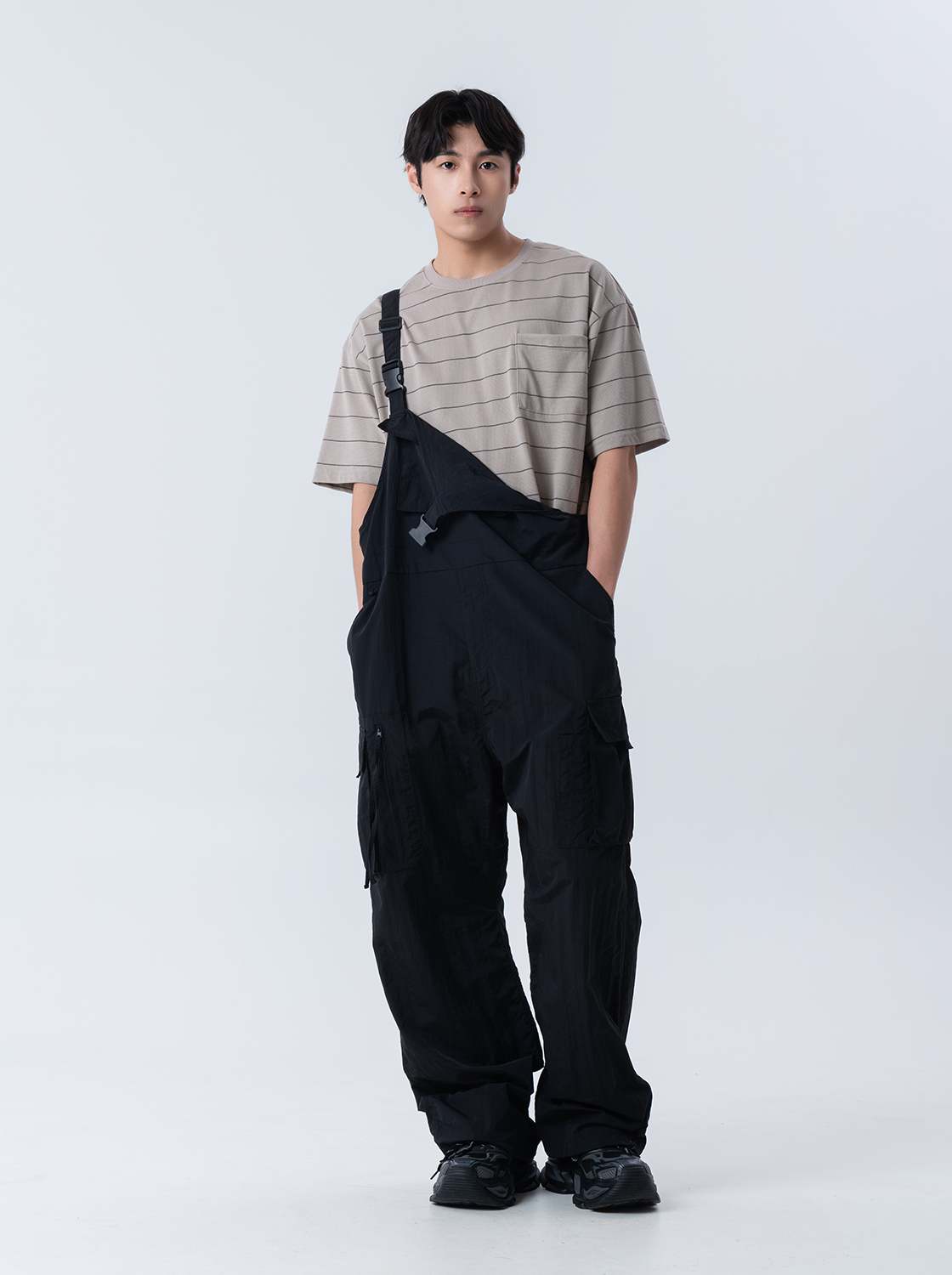 簡約細條口袋造型短TEE