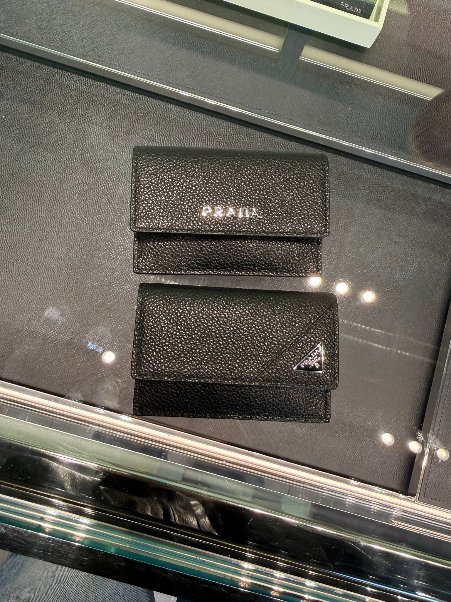 LYS01718 Prada 黑色翻蓋卡片包