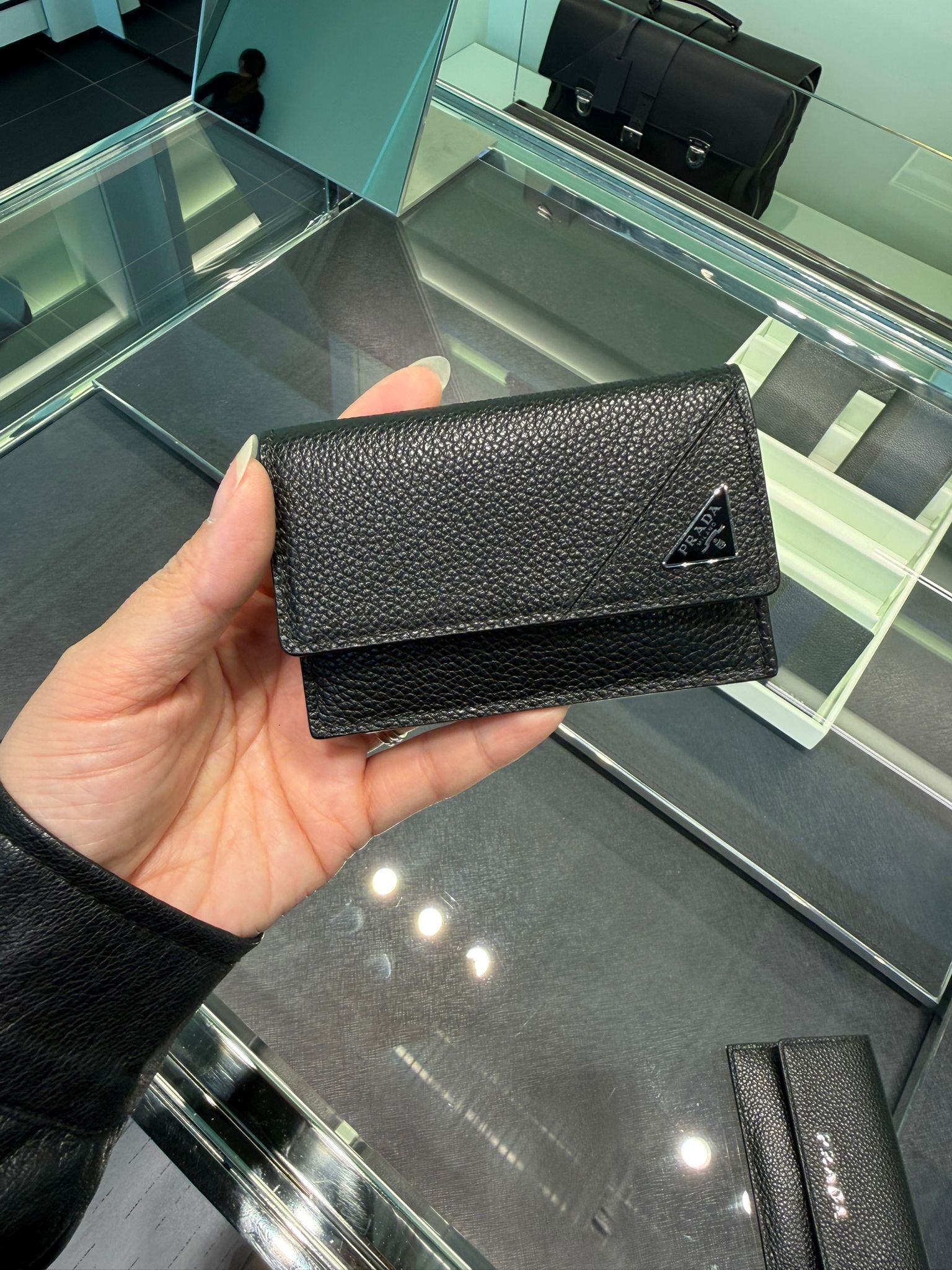 LYS01718 Prada 黑色翻蓋卡片包