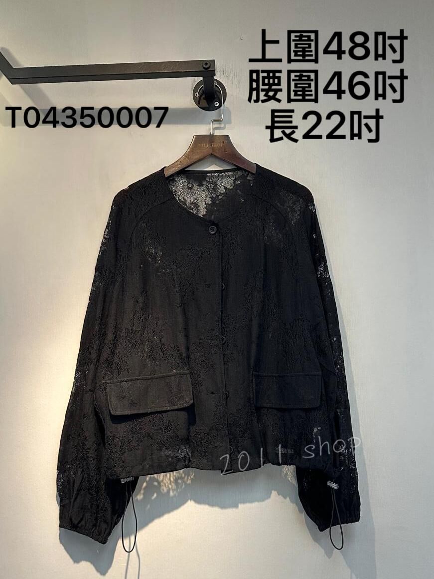 假口袋鈕扣鏤空花花TOP  上圍48吋 腰圍46吋 長22吋   T04350007