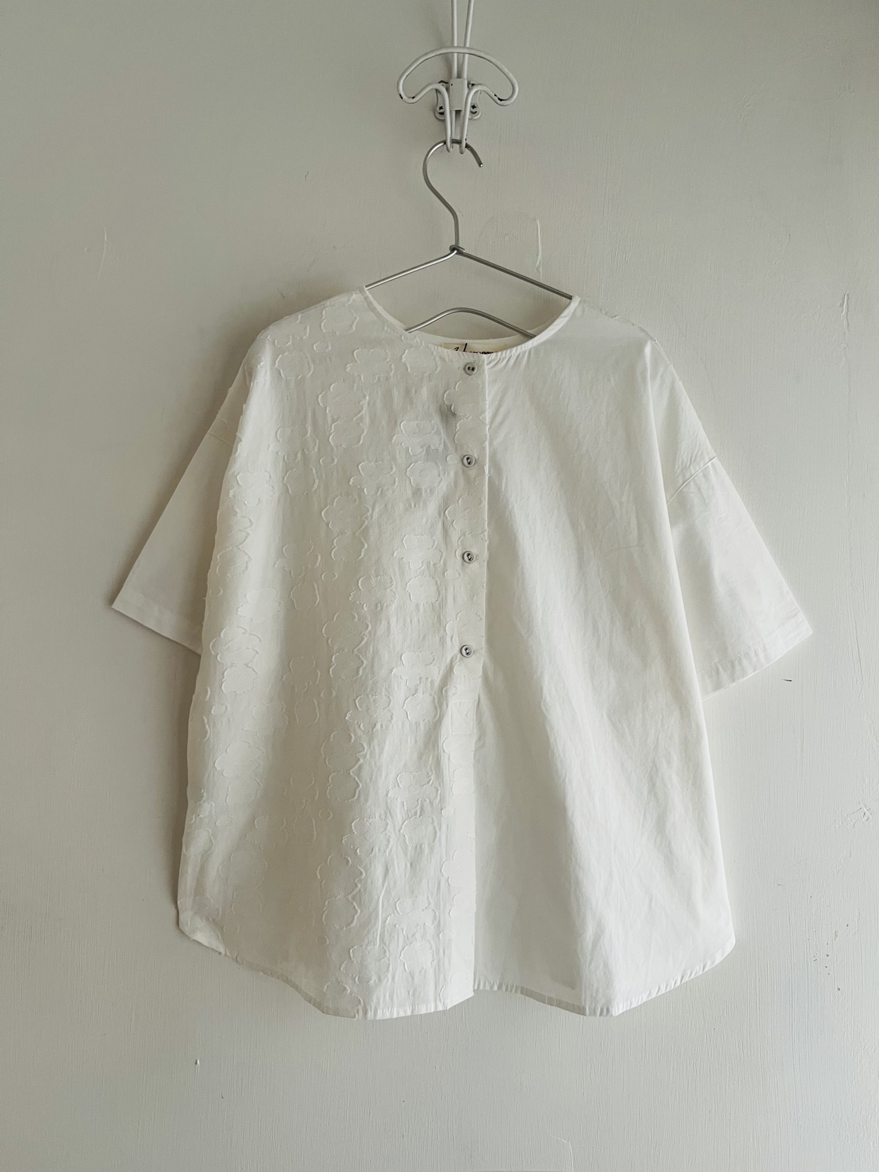 Face campana白色立體花花top