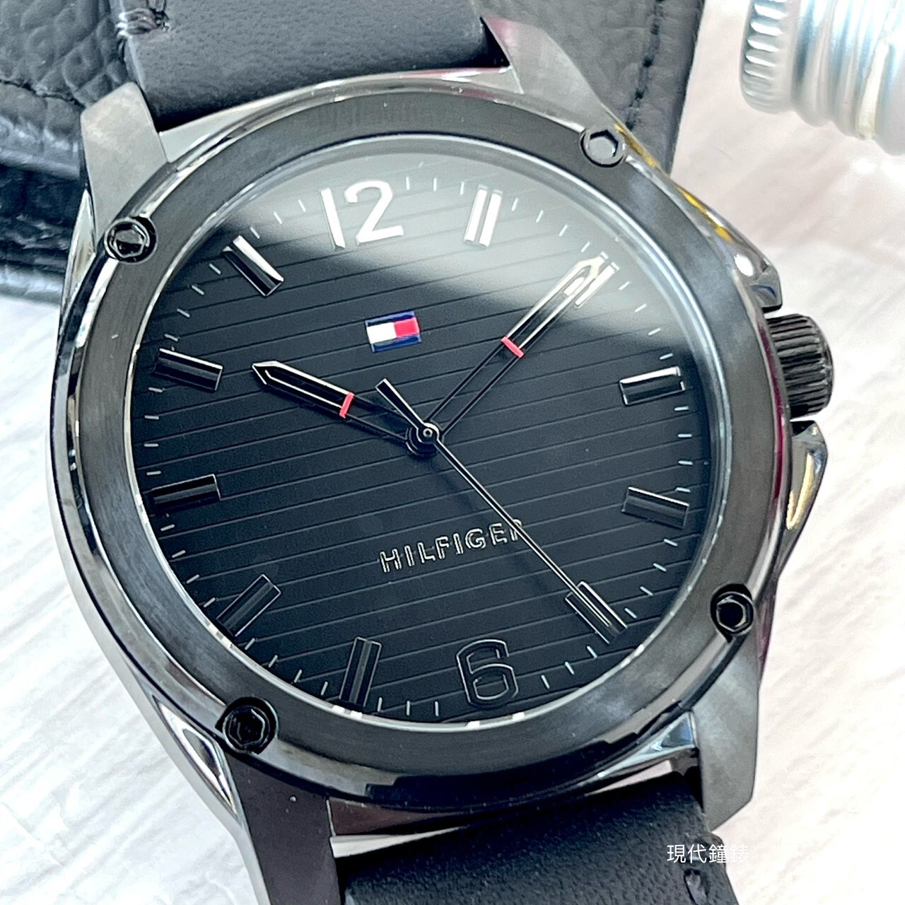 【Tommy Hilfiger】時尚條紋休閒風腕錶 1710485 44mm 現代鐘錶