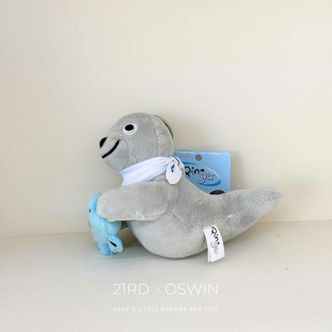 韓國 PINGU 企鵝家族 ROBBY抱小魚 玩偶吊飾