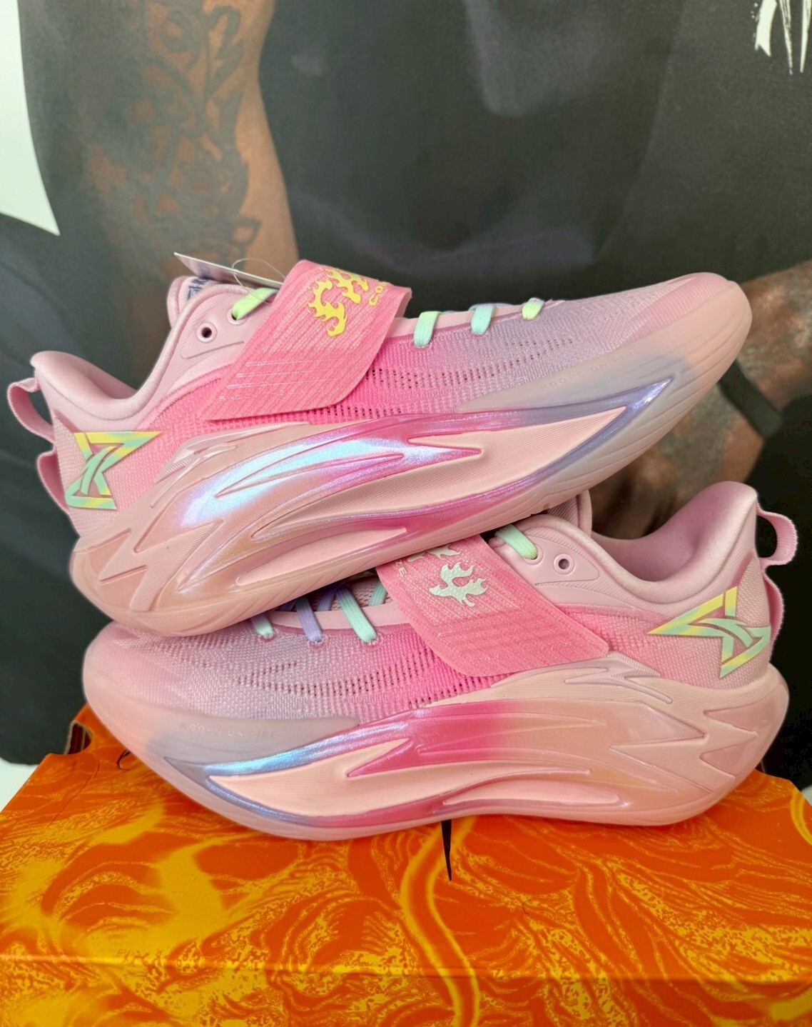 （連線代購商品）男鞋 ANTA SHOCK WAVE 7 PRO 'Pink' 櫻花粉 緩震 回彈 耐磨 實戰 籃球鞋【112621111-4】