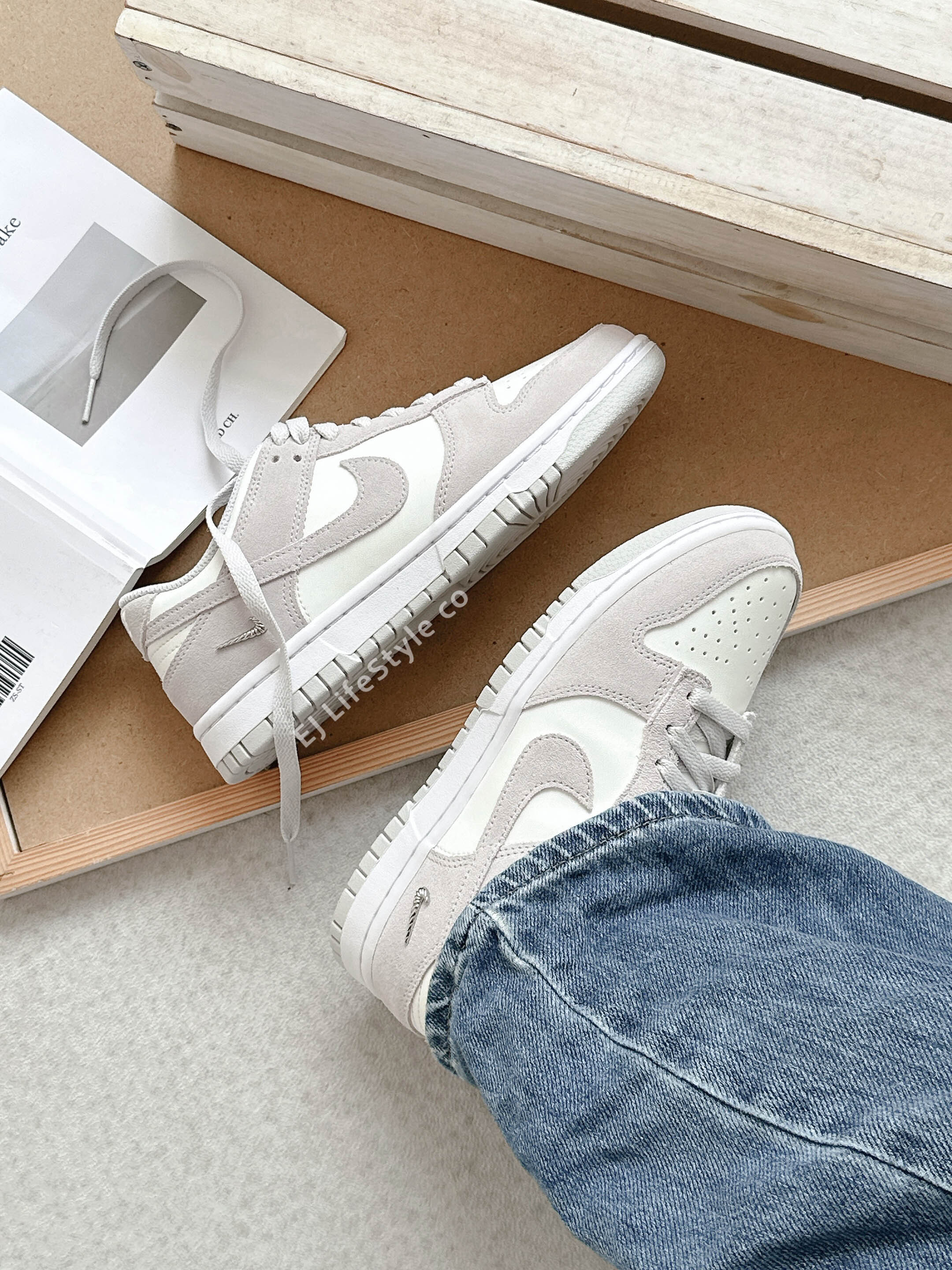 NIKE DUNK 霧灰 灰白 淡灰 金屬小勾 銀勾 螺旋勾 麂皮 皮革 女鞋 IO4244-105 / 現貨