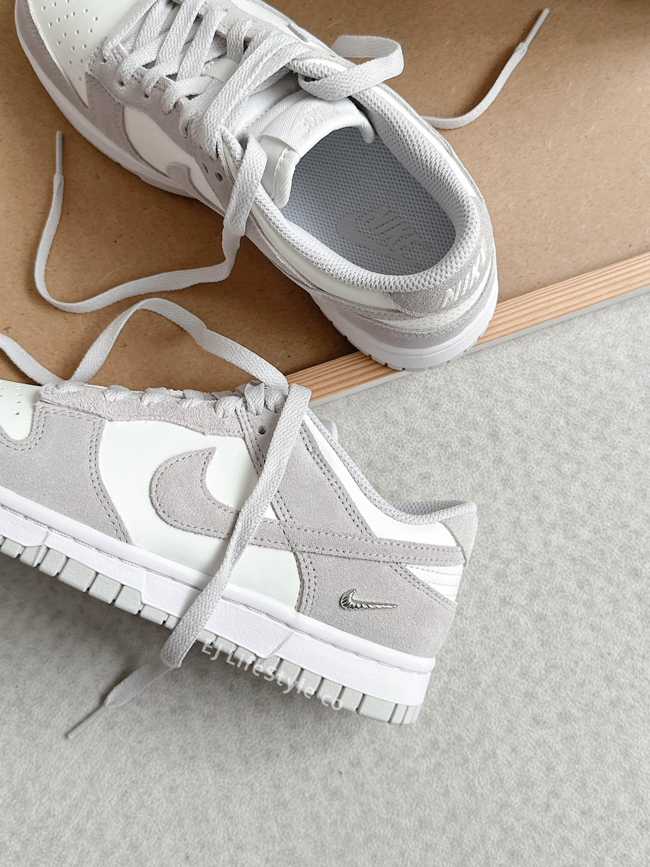NIKE DUNK 霧灰 灰白 淡灰 金屬小勾 銀勾 螺旋勾 麂皮 皮革 女鞋 IO4244-105 / 現貨