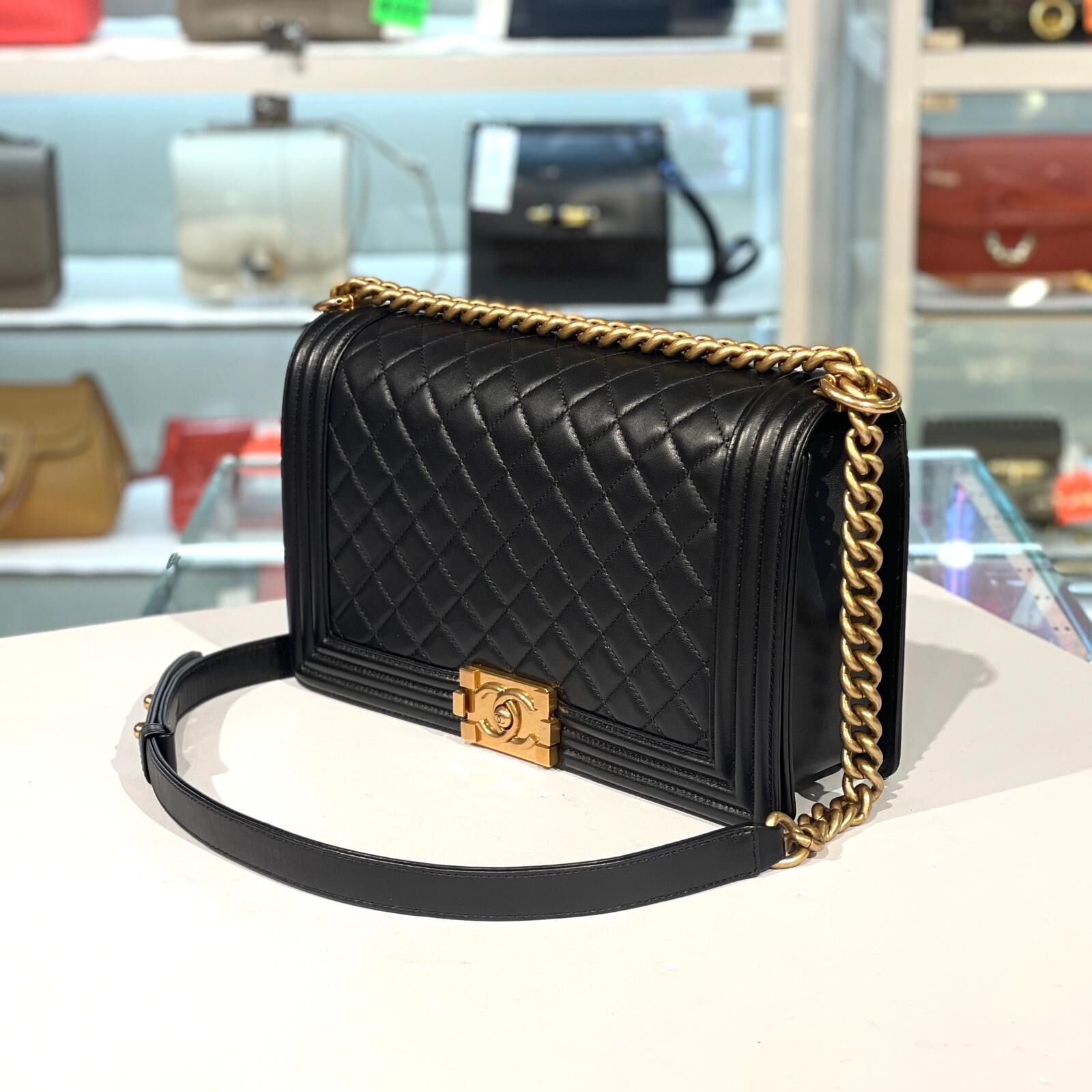 98%NEW二手CHANEL BOY 28 黑色羊皮金扣 @21開 #BOY CHANEL #香榭站正品