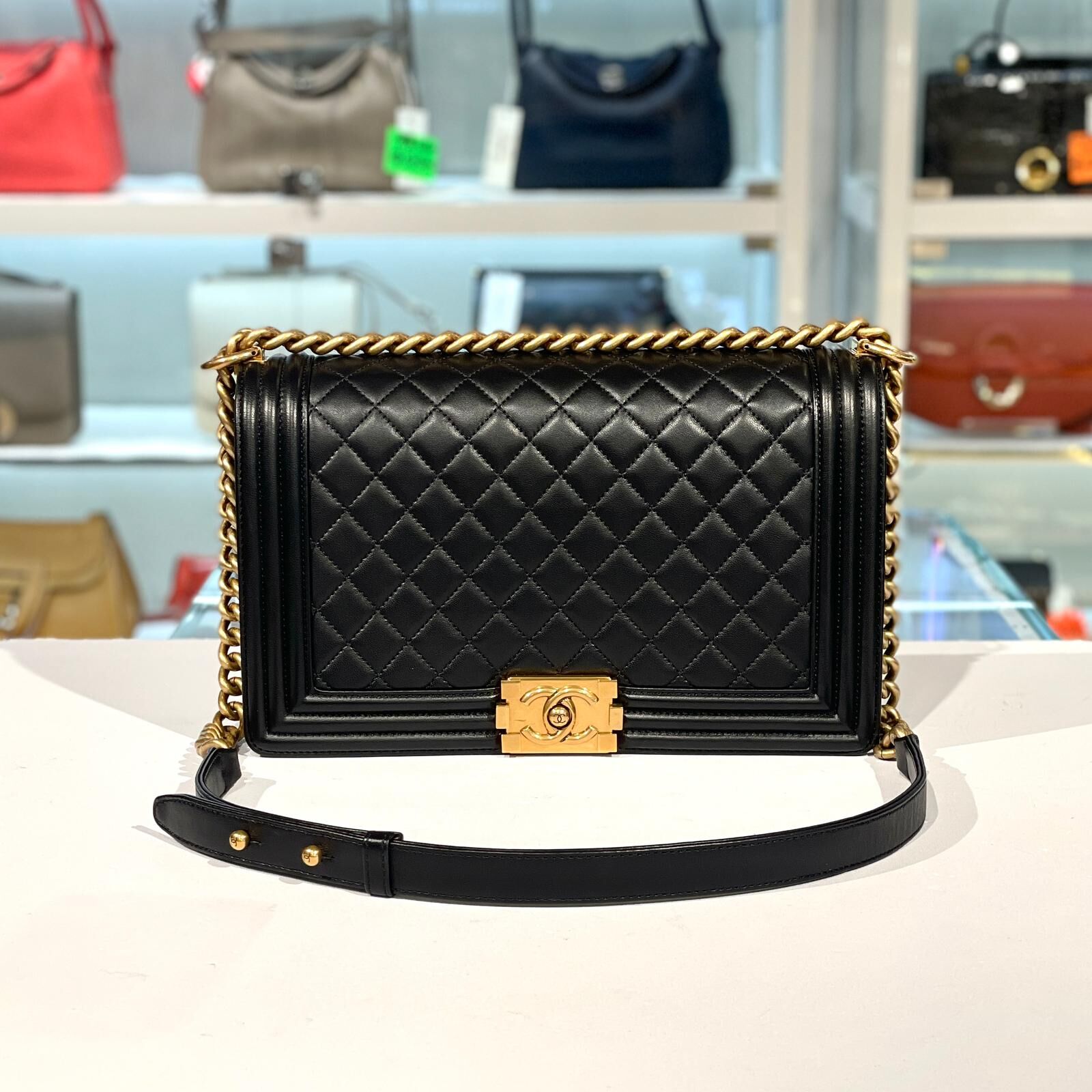 98%NEW二手CHANEL BOY 28 黑色羊皮金扣 @21開 #BOY CHANEL #香榭站正品
