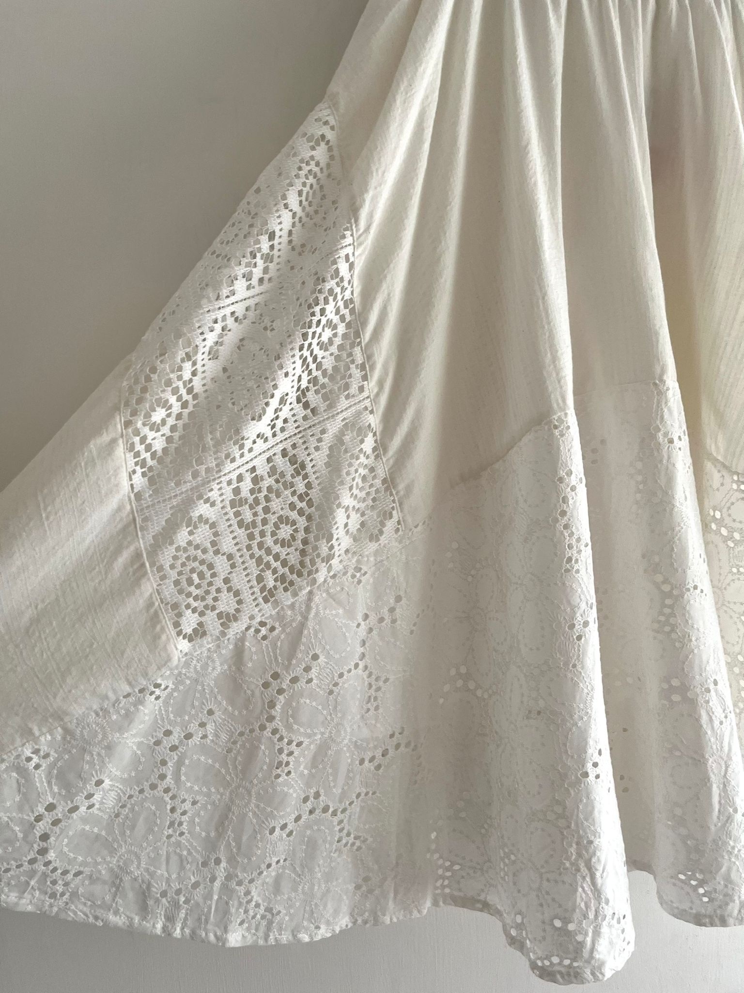 TUTA & YUTI米白色刺繡鈎花拼布裙