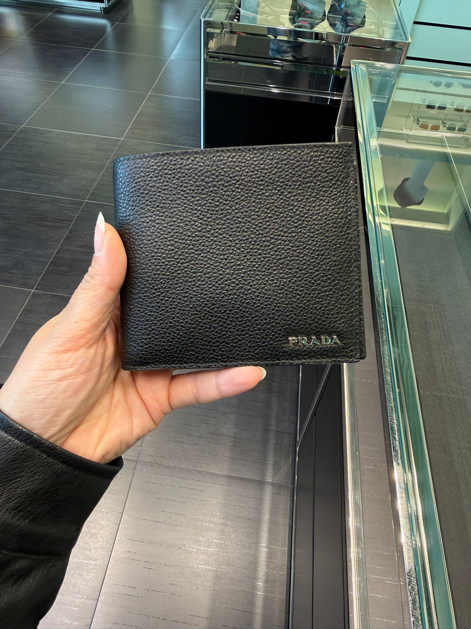 LYS01721 PRADA 經典字母Logo兩摺短銀包