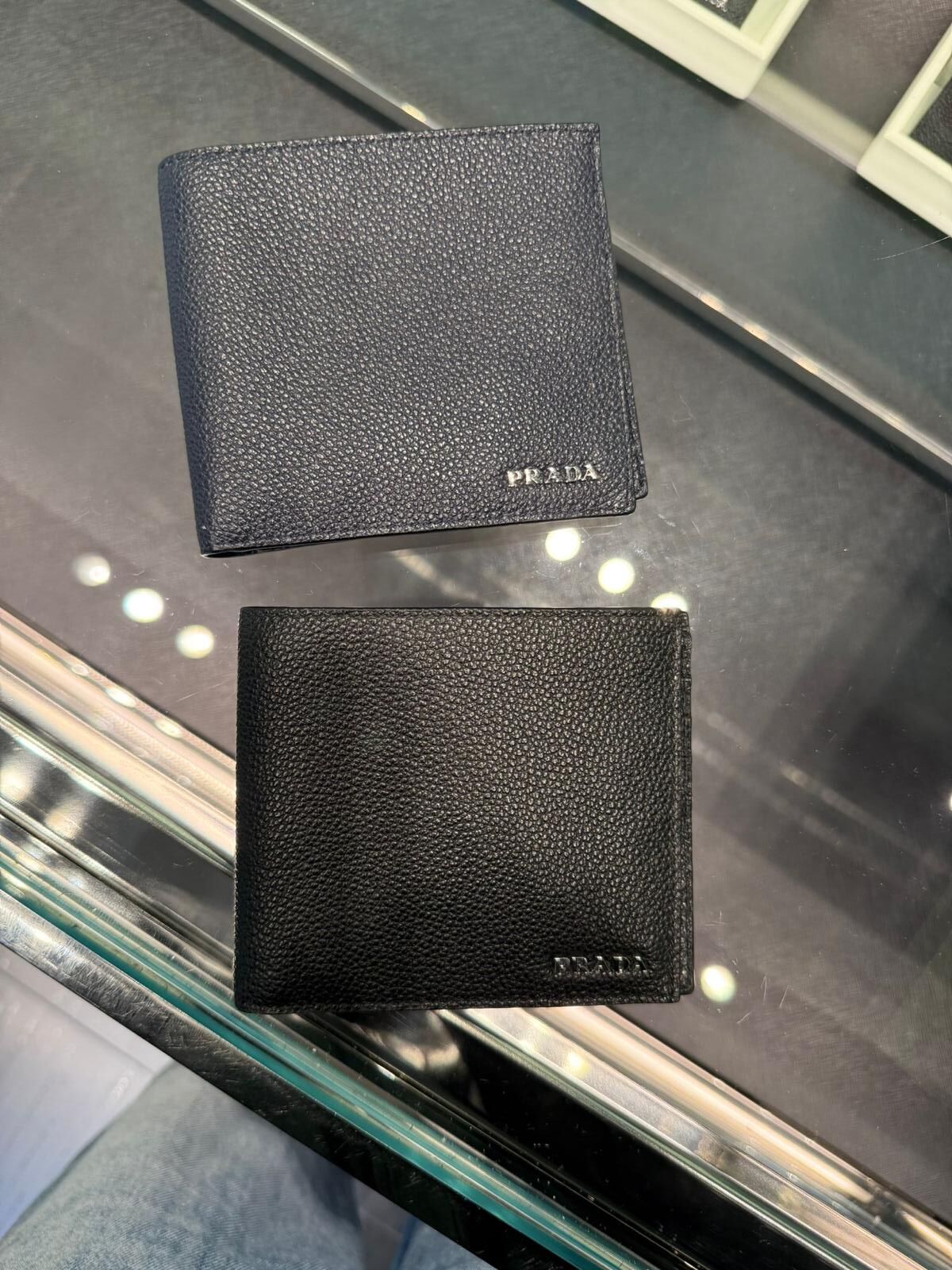 LYS01721 PRADA 經典字母Logo兩摺短銀包