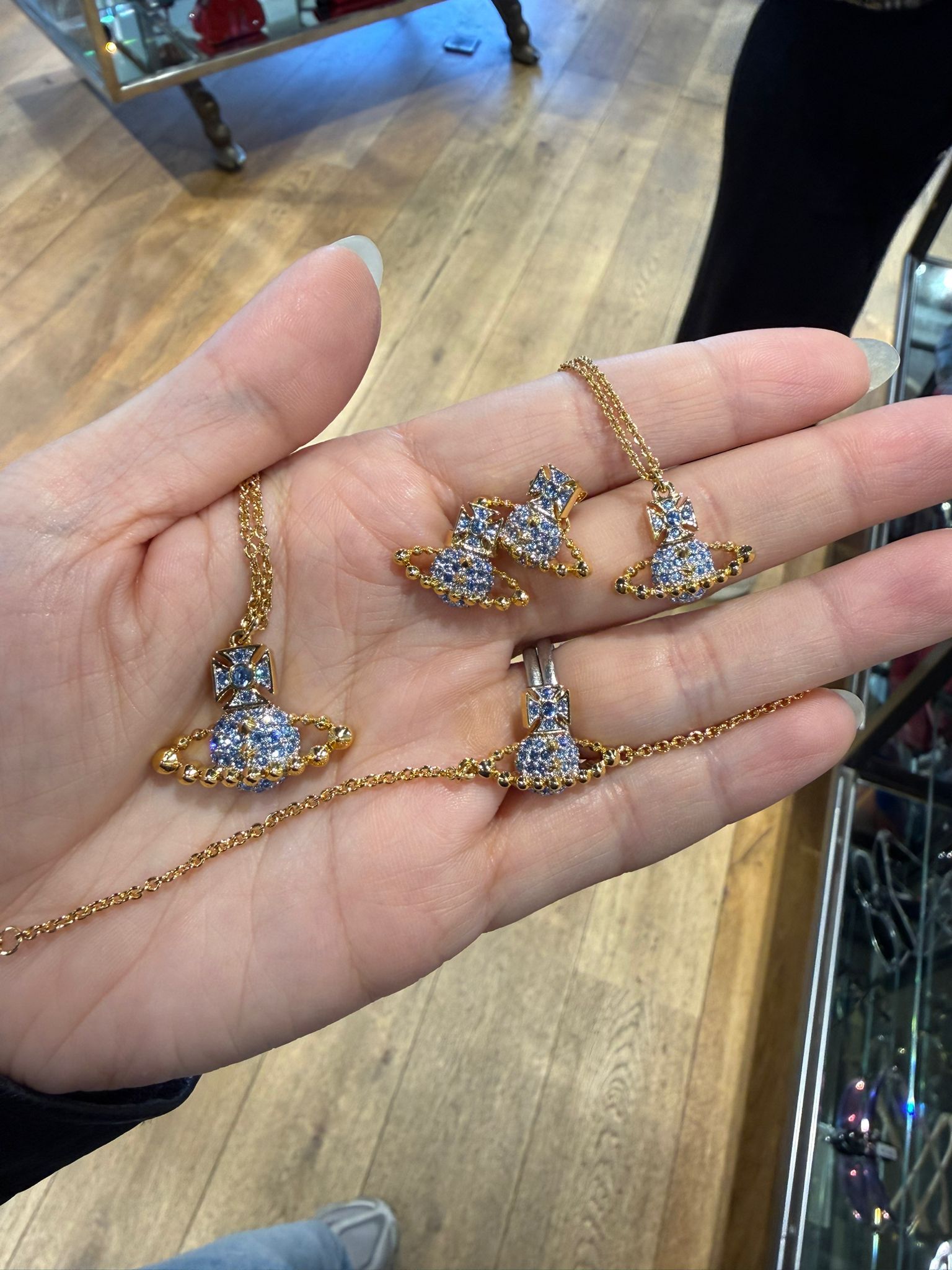 LYS01722 Vivienne Westwood 浮雕閃鑽系列