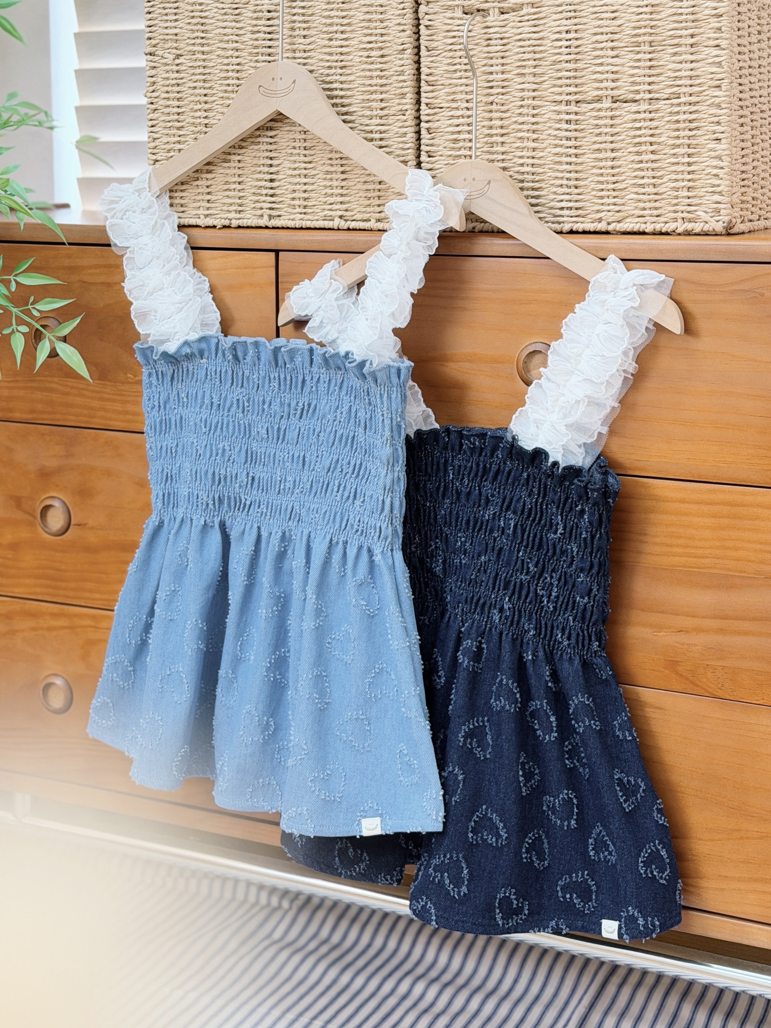 兩色 / 心形牛仔束褶荷葉肩帶馬甲 / Heart Jacquard Ruffled Straps Denim Cami Top