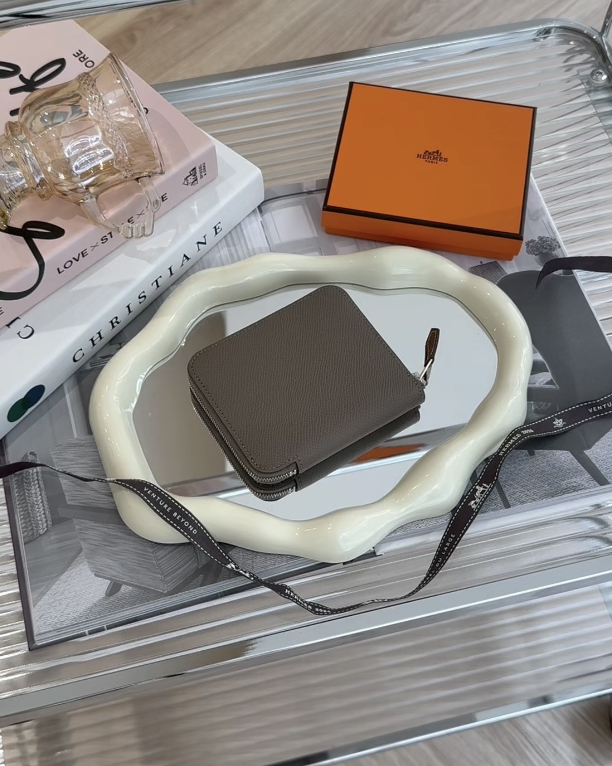 HERMES｜絲巾短夾 大象灰 自由之城