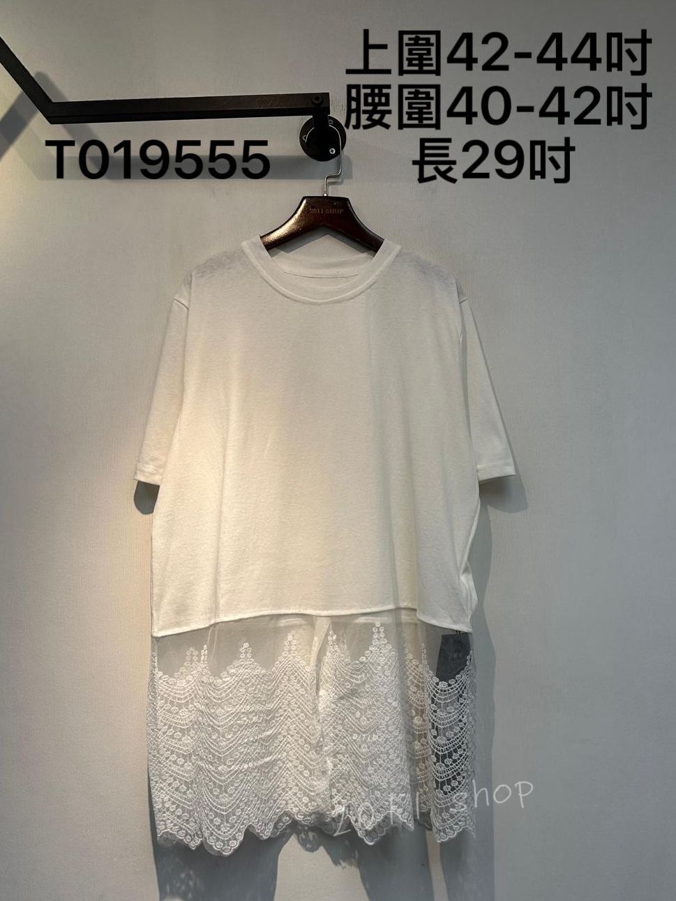 優雅層次下擺拼接通花TOP 上圍42-44吋 腰圍40-42吋 長29吋 T019555