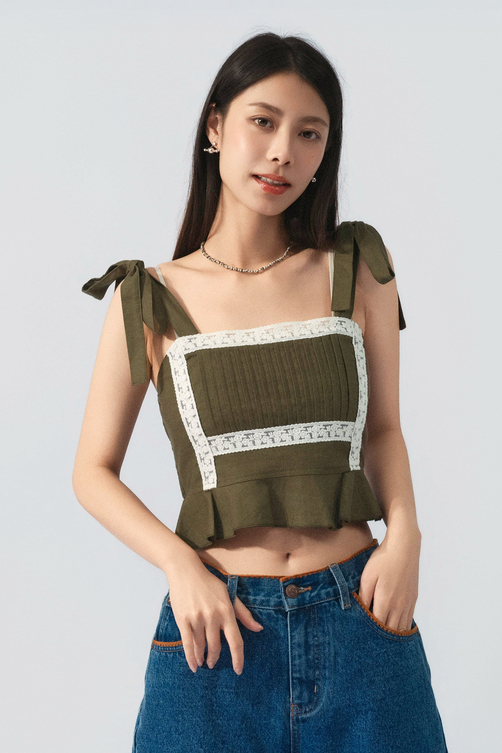 四方花邊綁肩帶背心 (預購產品）