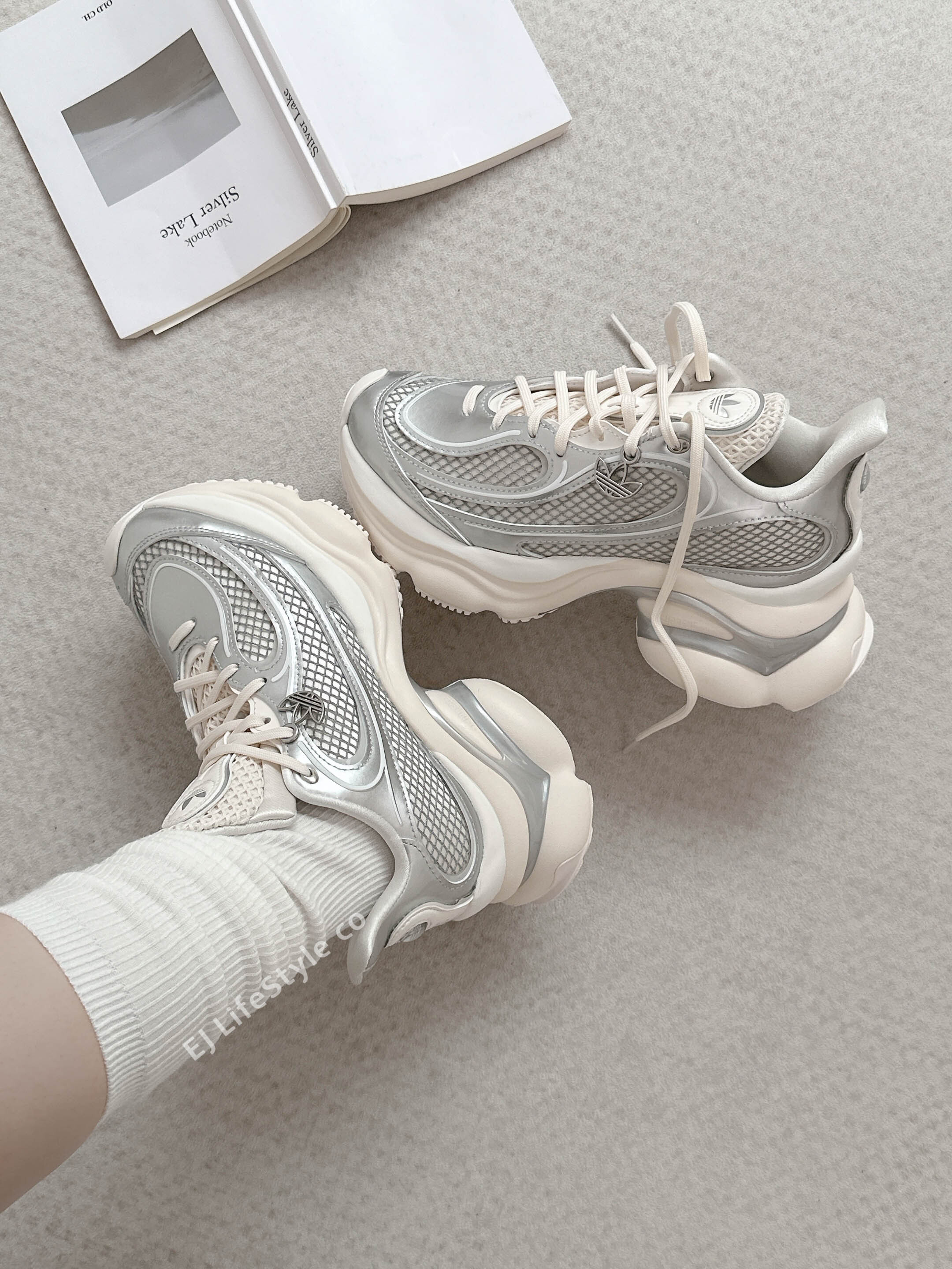 🇯🇵ADIDAS OZVENUZ 奶油白銀 銀白 銀色 蝴蝶鞋 增高 厚底 宋雨琦同款 女鞋 KK4675 / 現貨