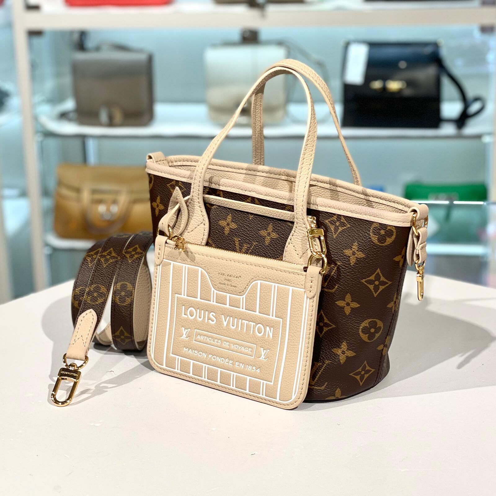 本週特價!!! 全新LV斜背包 M25657 新款 Neverfull Inside Out BB 啡色帆布/灰色牛皮雙面 #BRAND NEW#香榭站