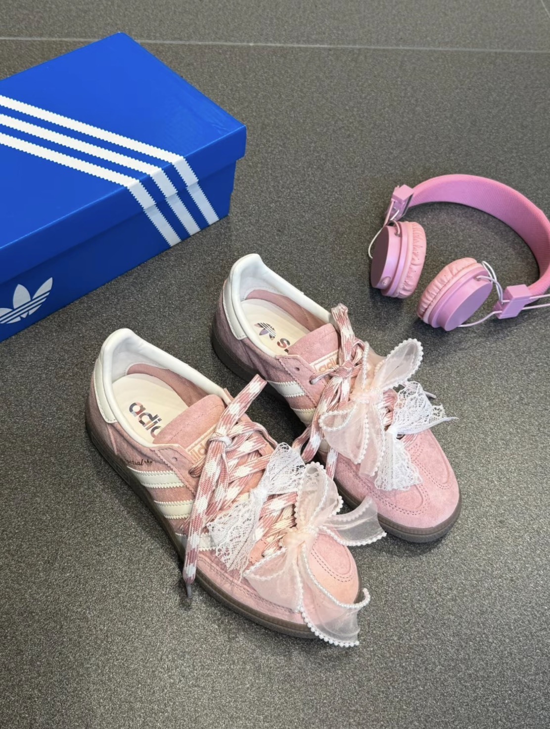 <現貨>ADIDAS HANDBALL SPEZIAL 蜜桃粉奶油白 調色盤系列 編織鞋帶 復古鞋 板鞋 KJ6305