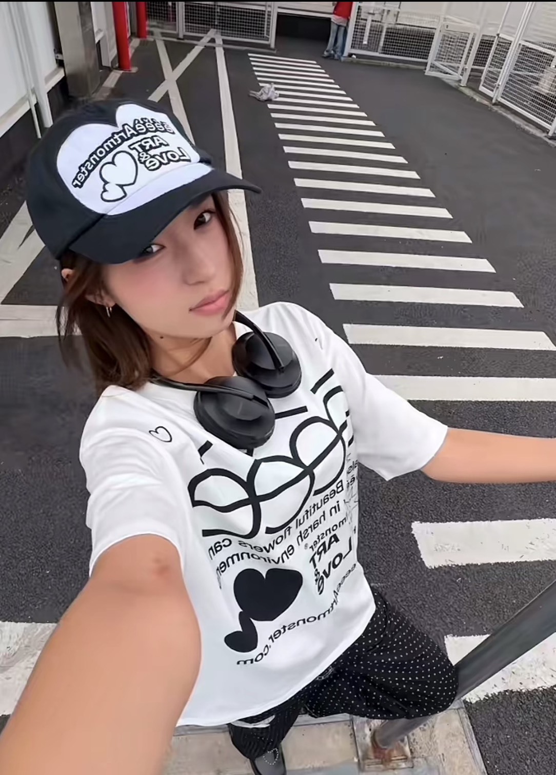 eeeeArtmonster 基礎印花 字母 設計 情侶款 愛心短袖 T恤 男女同款