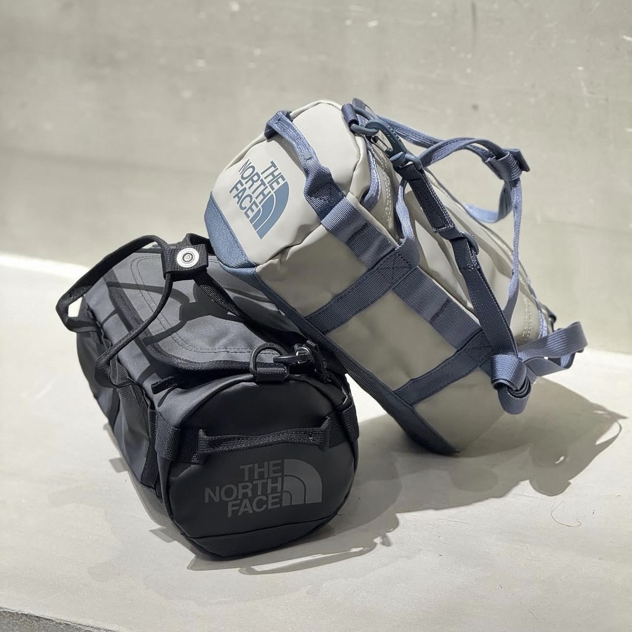 THE NORTH FACE 北臉 圓筒旅行袋 旅行肩背包 手提 兩色 NM82605