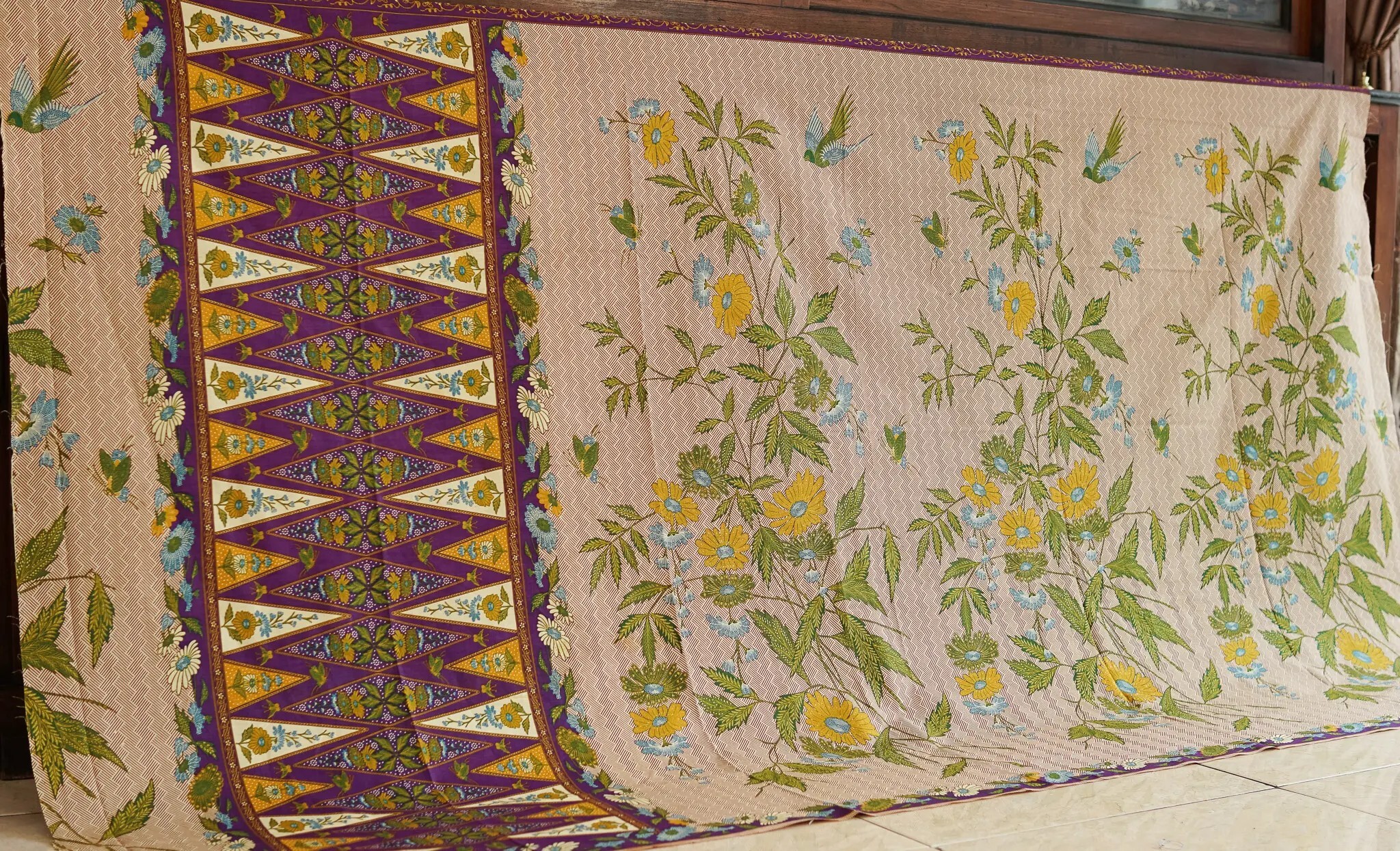 Batik｜Beige batik sarong with floral and bird motifs and tumpal pattern｜Indonesia